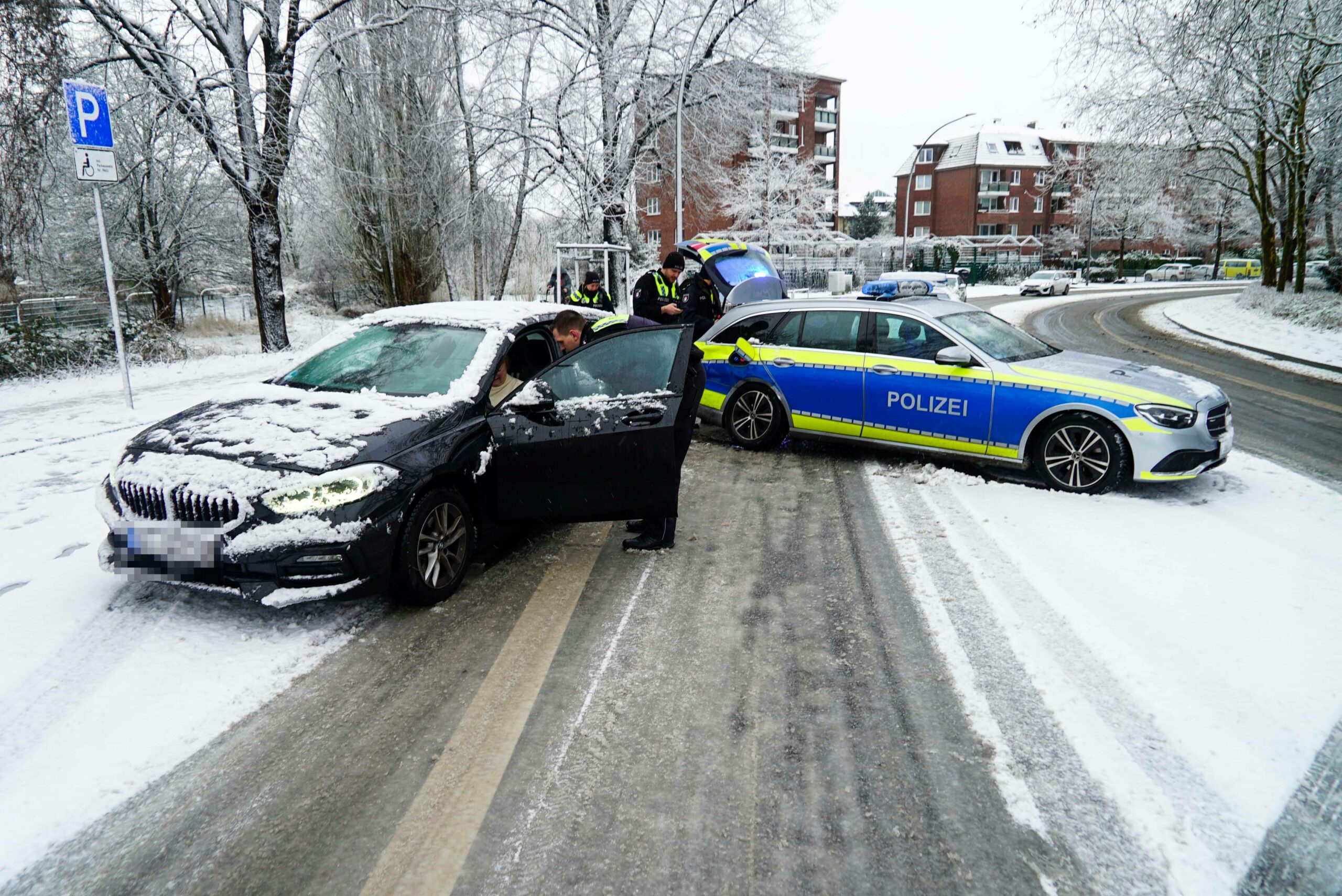 Unfall Pkw Polizei Schnee Straße Hamburg