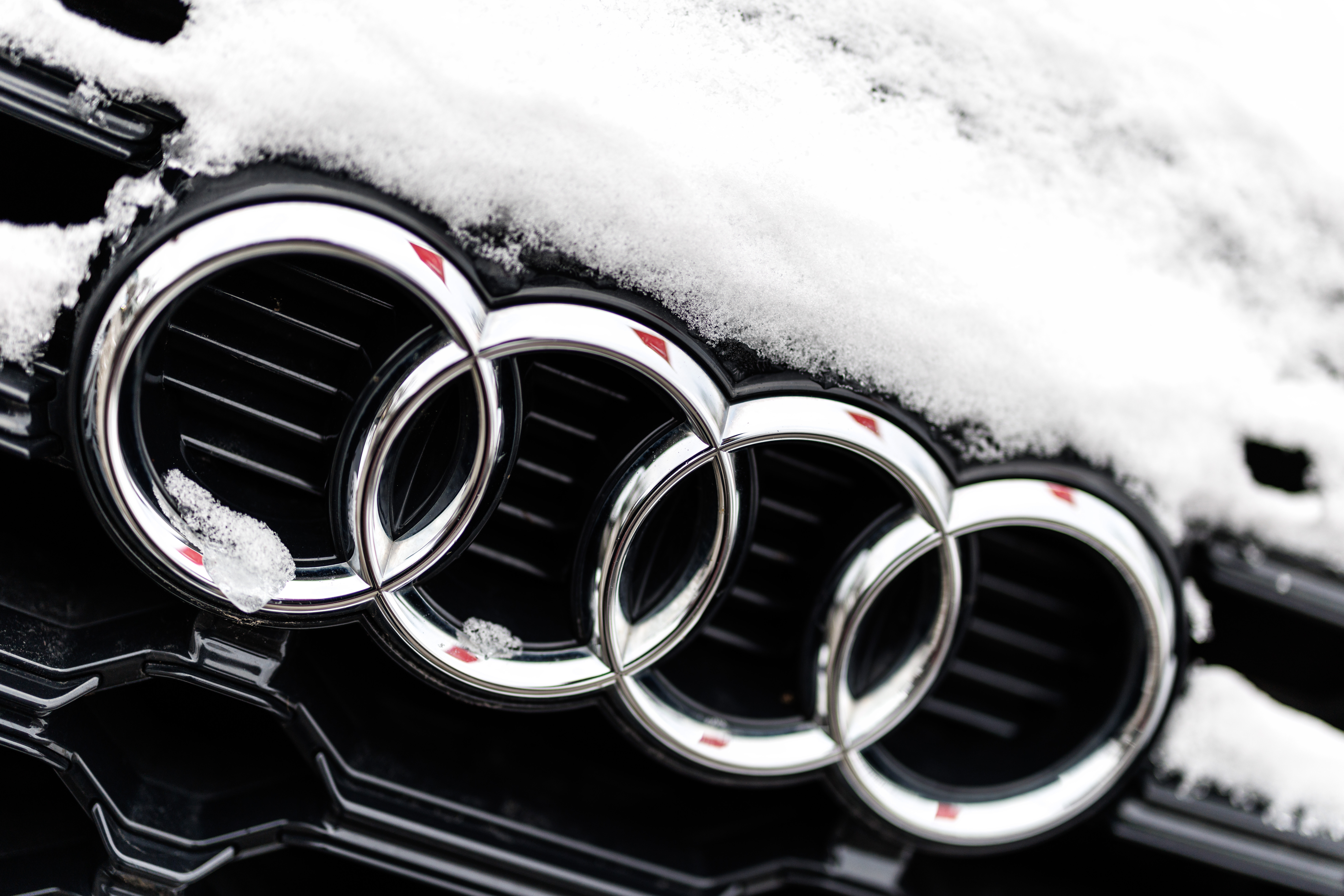 Der Kühlergrill eines Audi (Symbolbild).