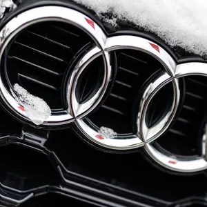 Der Kühlergrill eines Audi (Symbolbild).