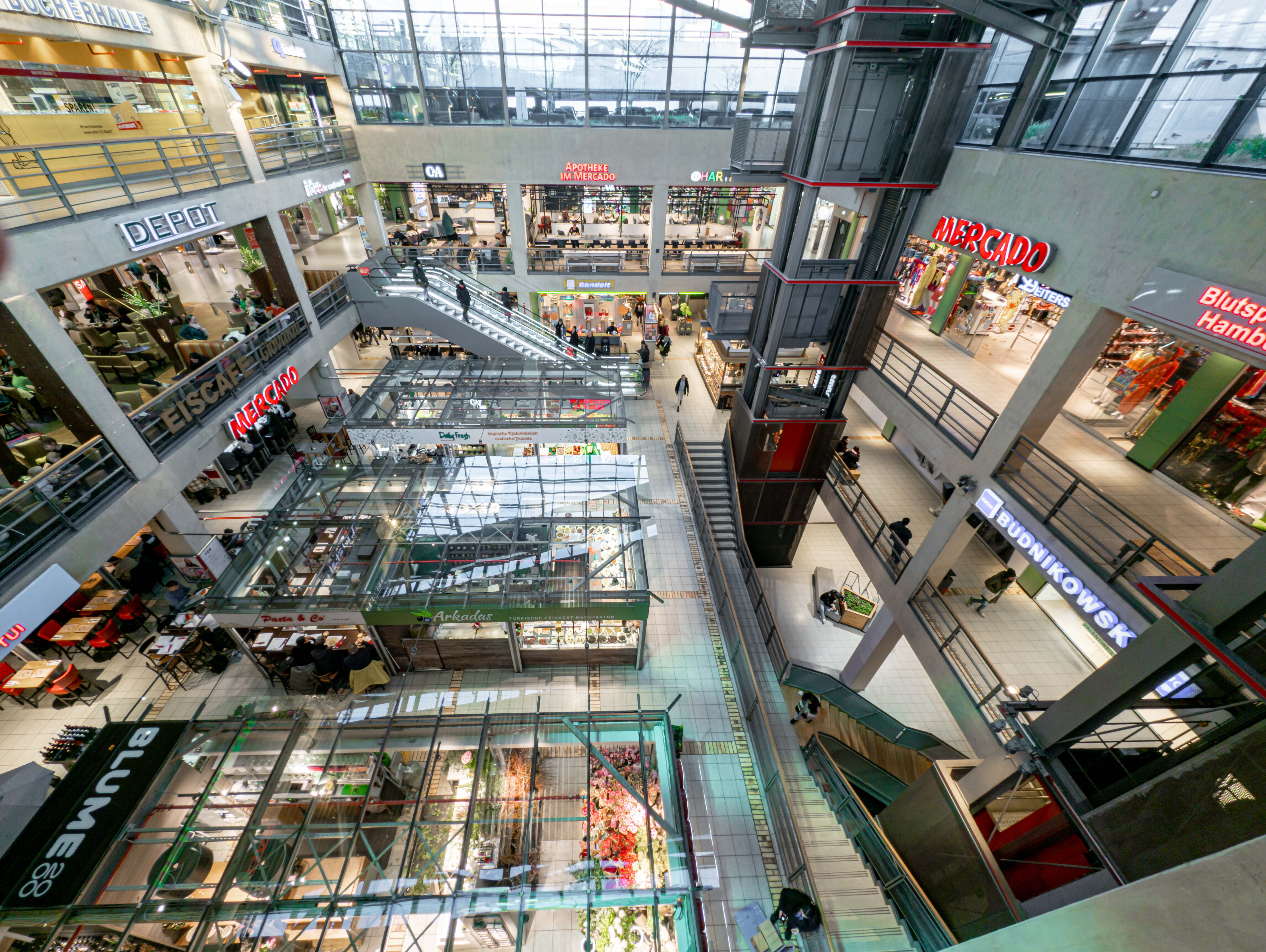 Blick in das Einkaufszentrum Mercado.