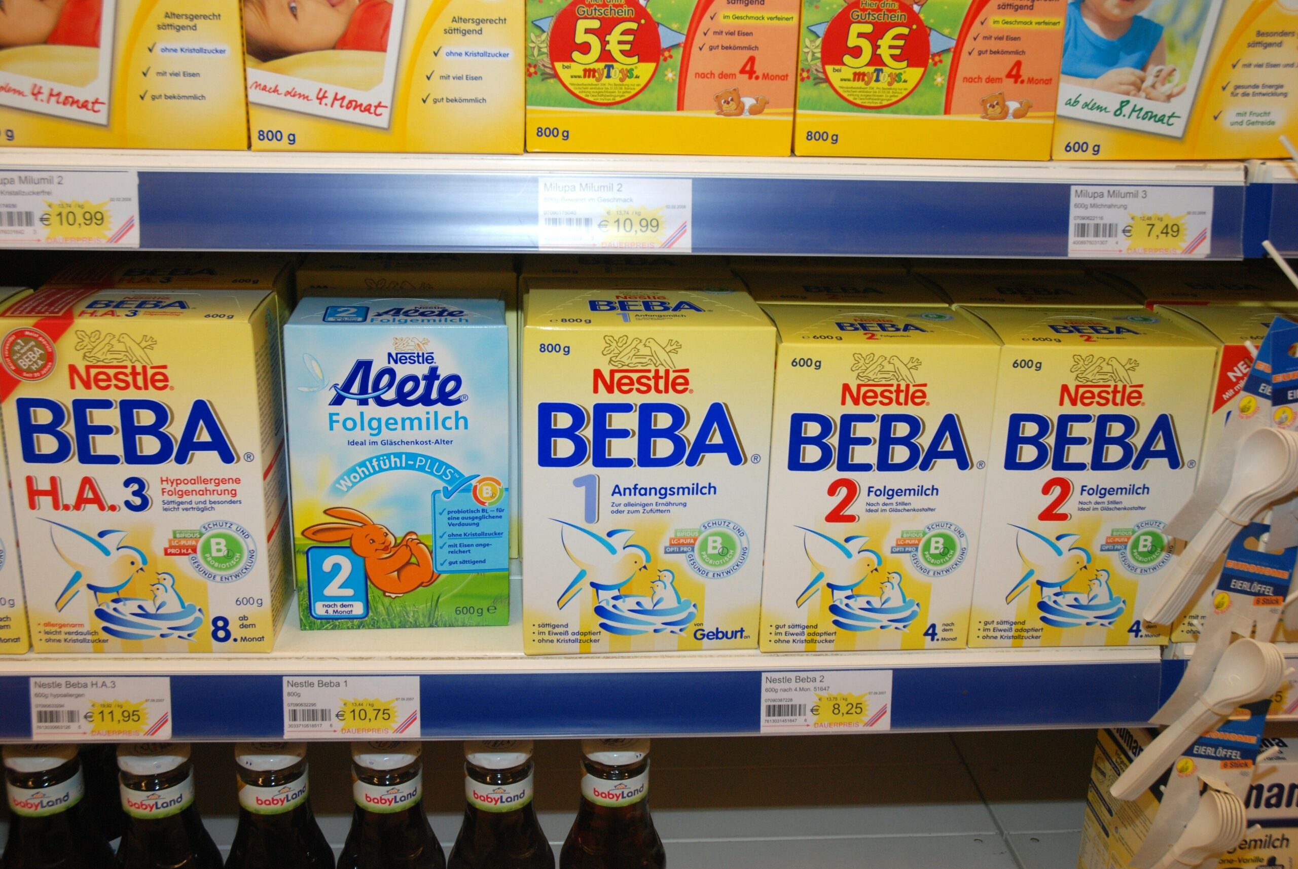 Beba Babynahrung im Regal