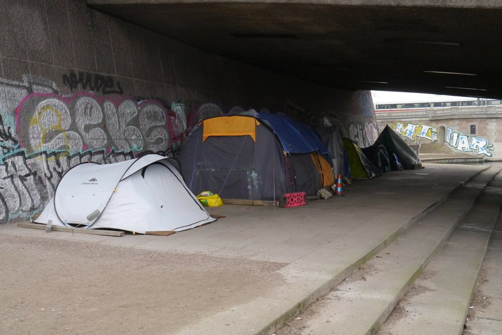 Passanten entdeckten tote Person in Zelt an der Lombardsbrücke – Kripo ermittelt