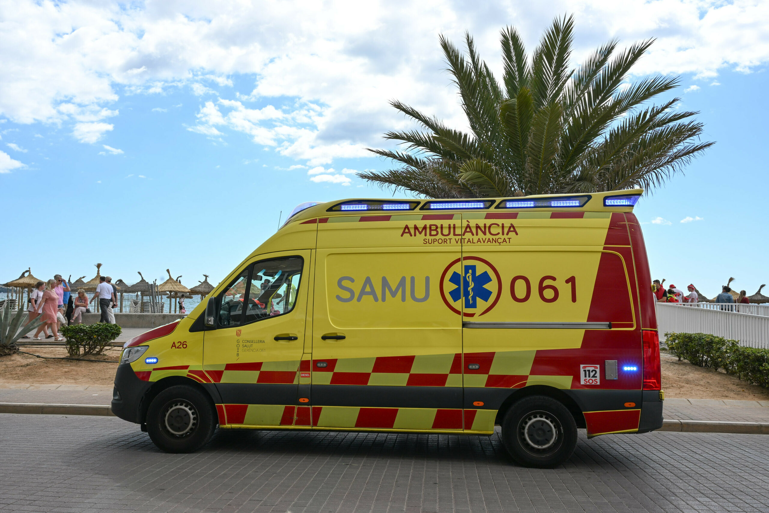 Ein Rettungswagen an der Playa de Palma