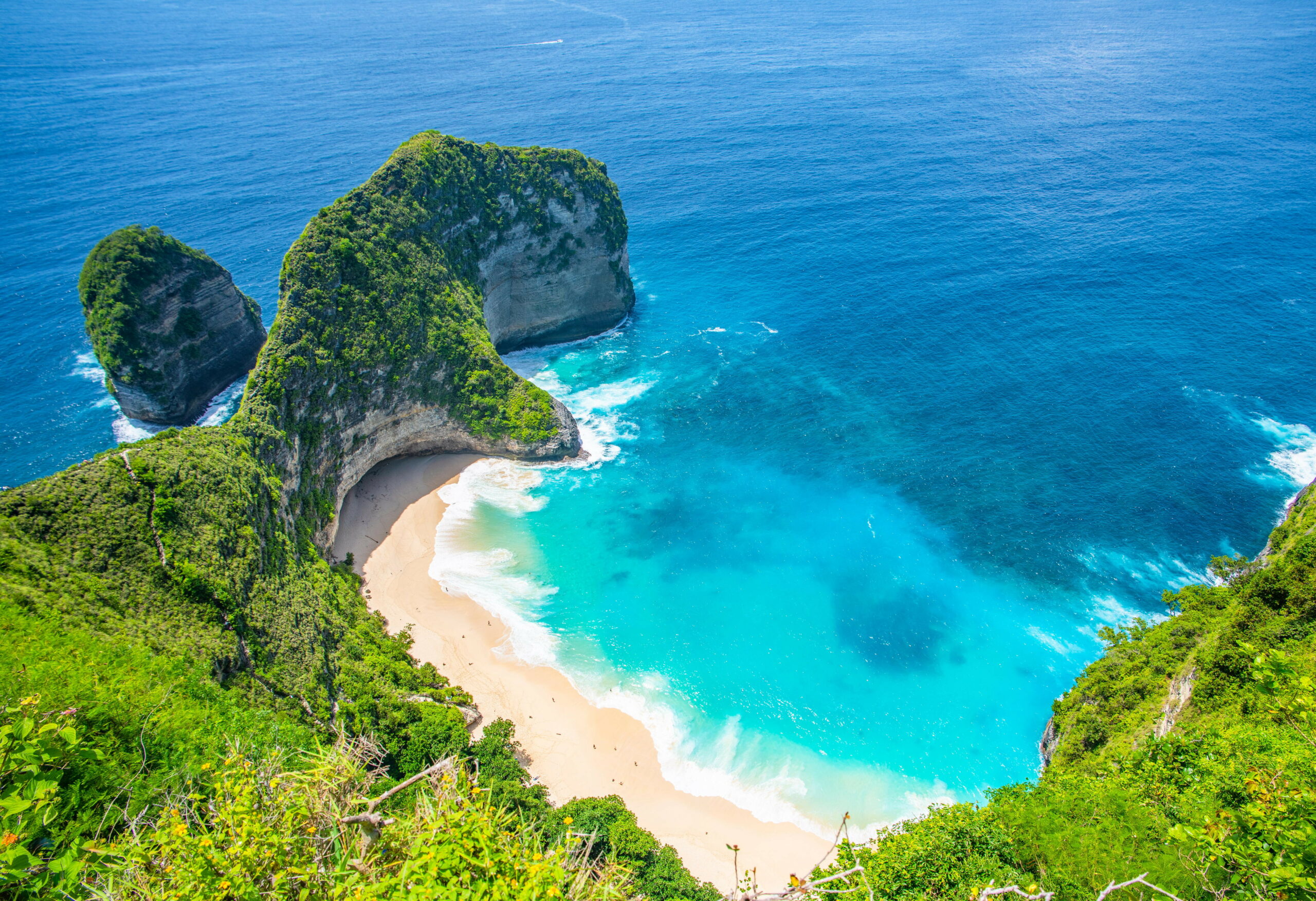 Die von Touristen sehr beliebte Insel Nusa Penida südöstlich von Bali.