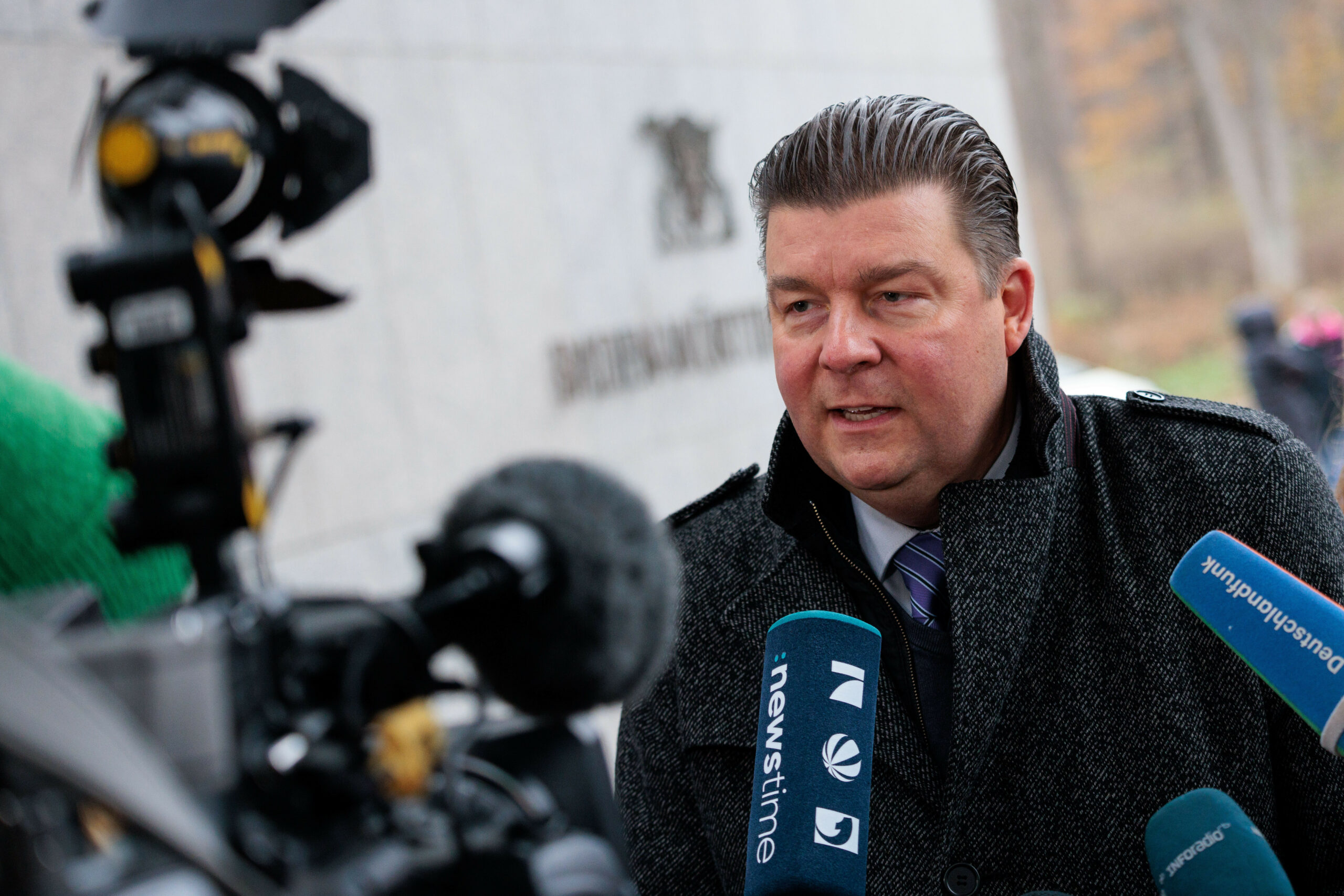 Hamburgs Finanzsenator bei einem Interview im Dezember 2025.