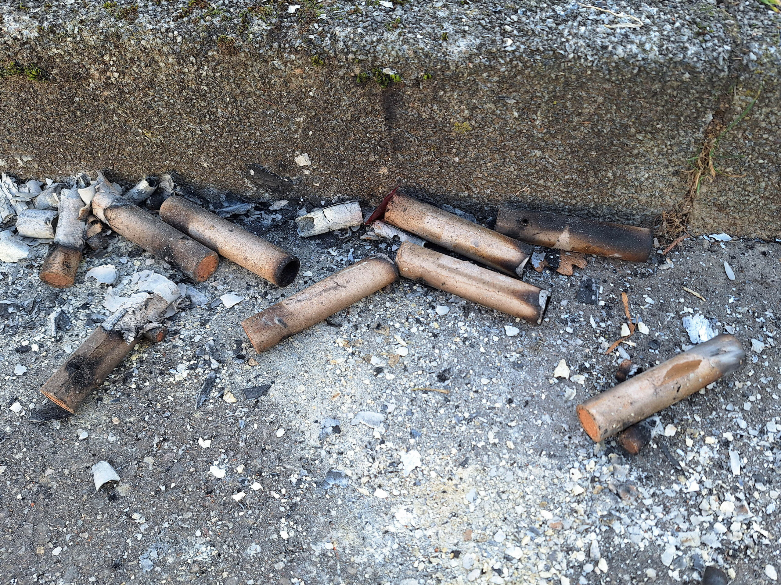 übrig gebliebene Böller