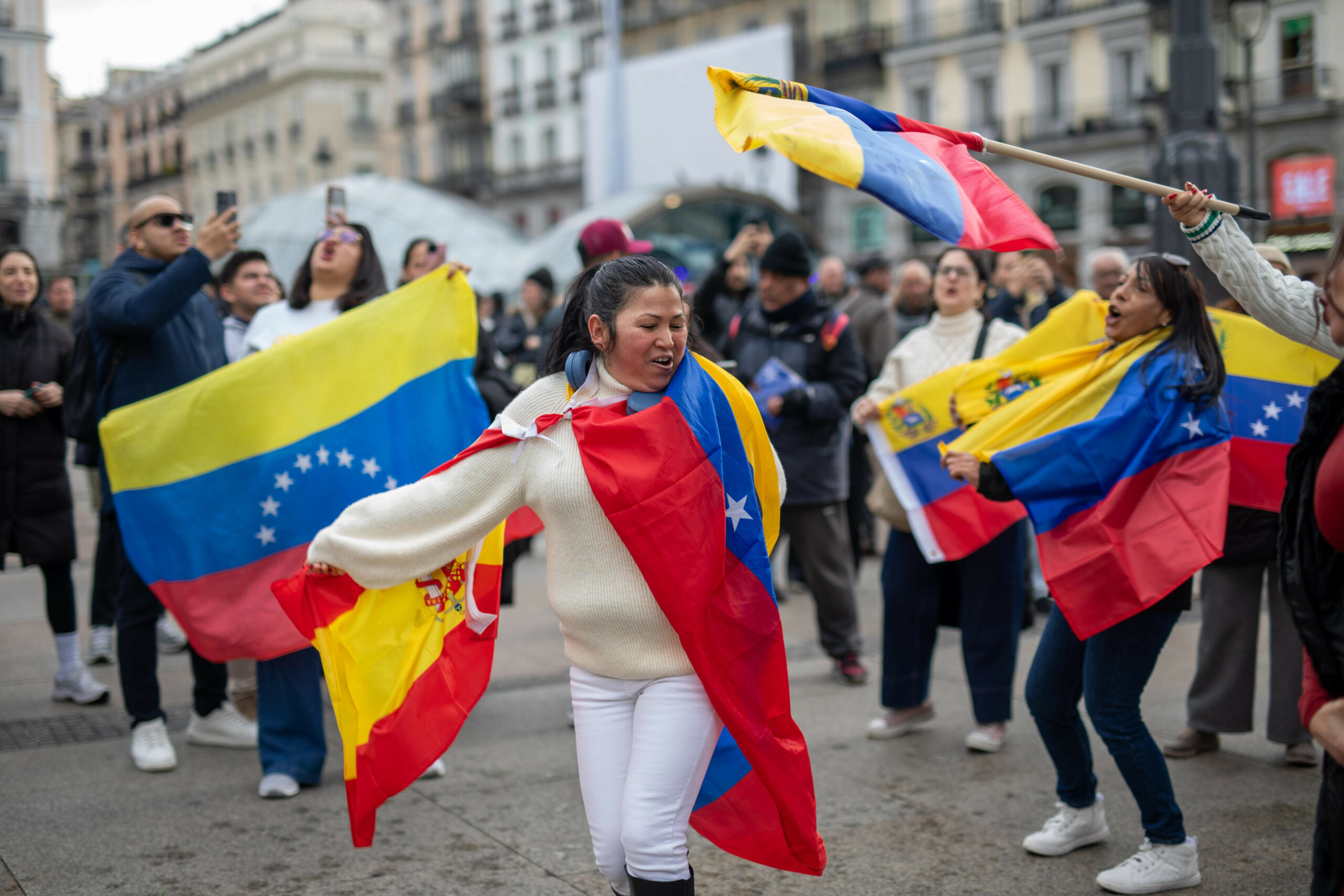 Venezolaner in Madrid versammelten sich am Samstag, um die Festnahme des Diktators Nicolas Maduro durch US-Kräfte zu feiern.