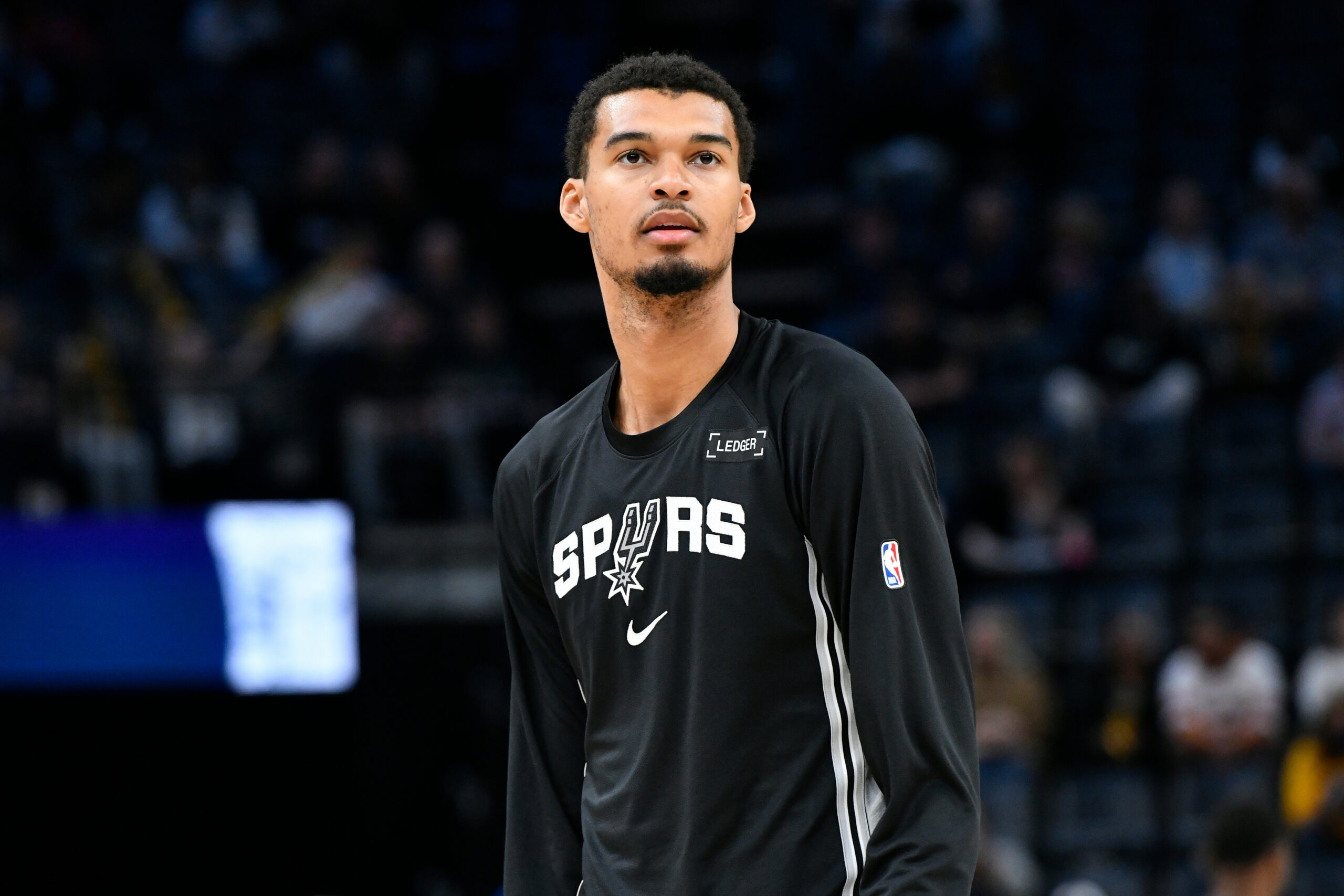 Victor Wembanyama schaut skeptisch