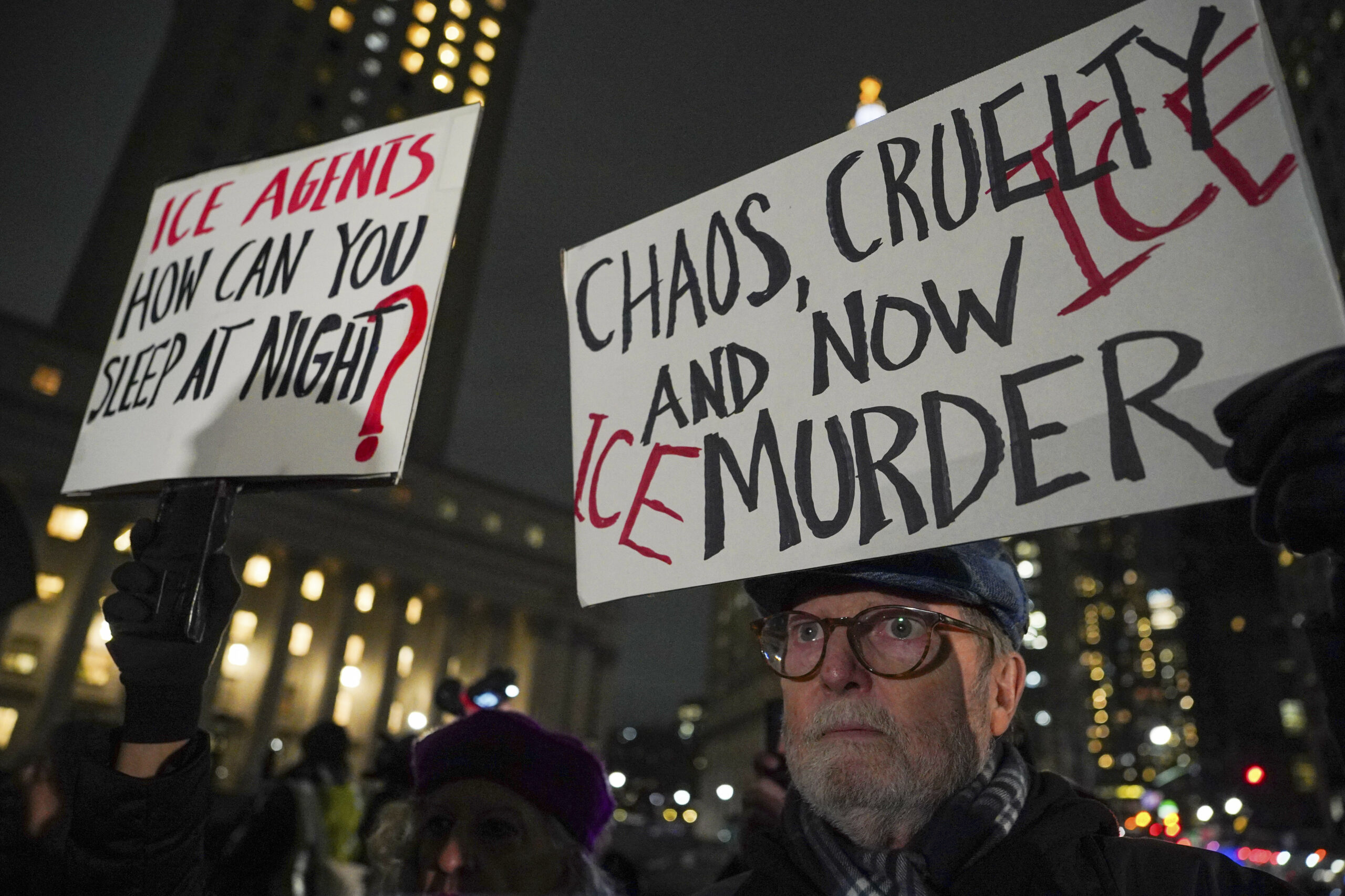 Der Tod einer Frau durch einen ICE-Beamten in den USA sorgt für Proteste.