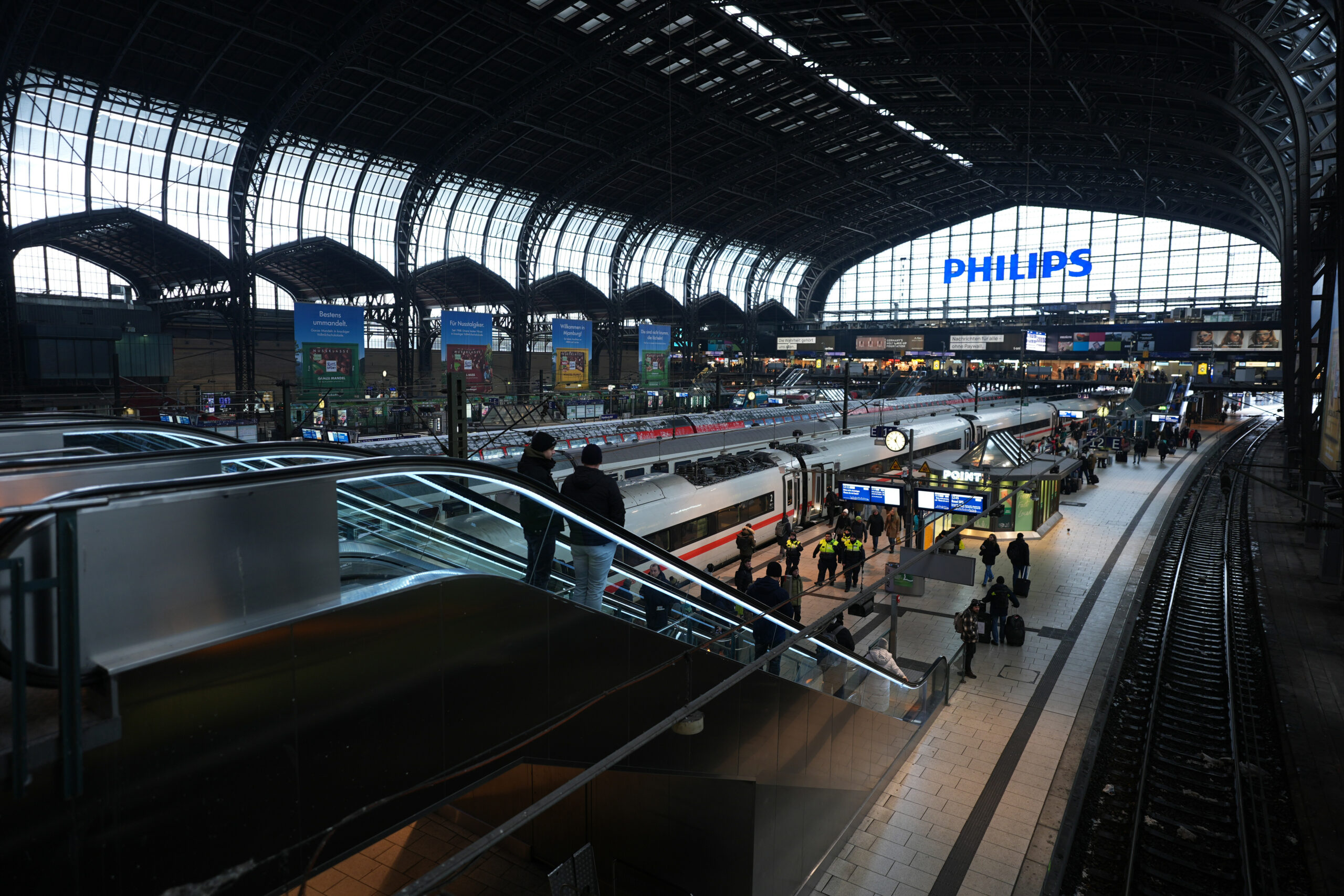 Mann beging am Hauptbahnhof immer wieder Gewalttaten und war zur Festnahme ausgeschrieben. Bundespolizisten verhafteten ihn