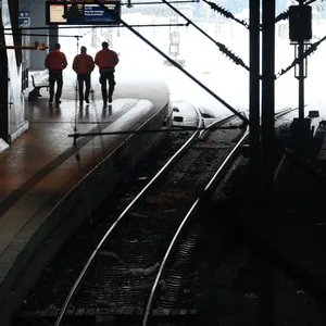 Blick auf die Gleise im Hamburger Hauptbahnhof.