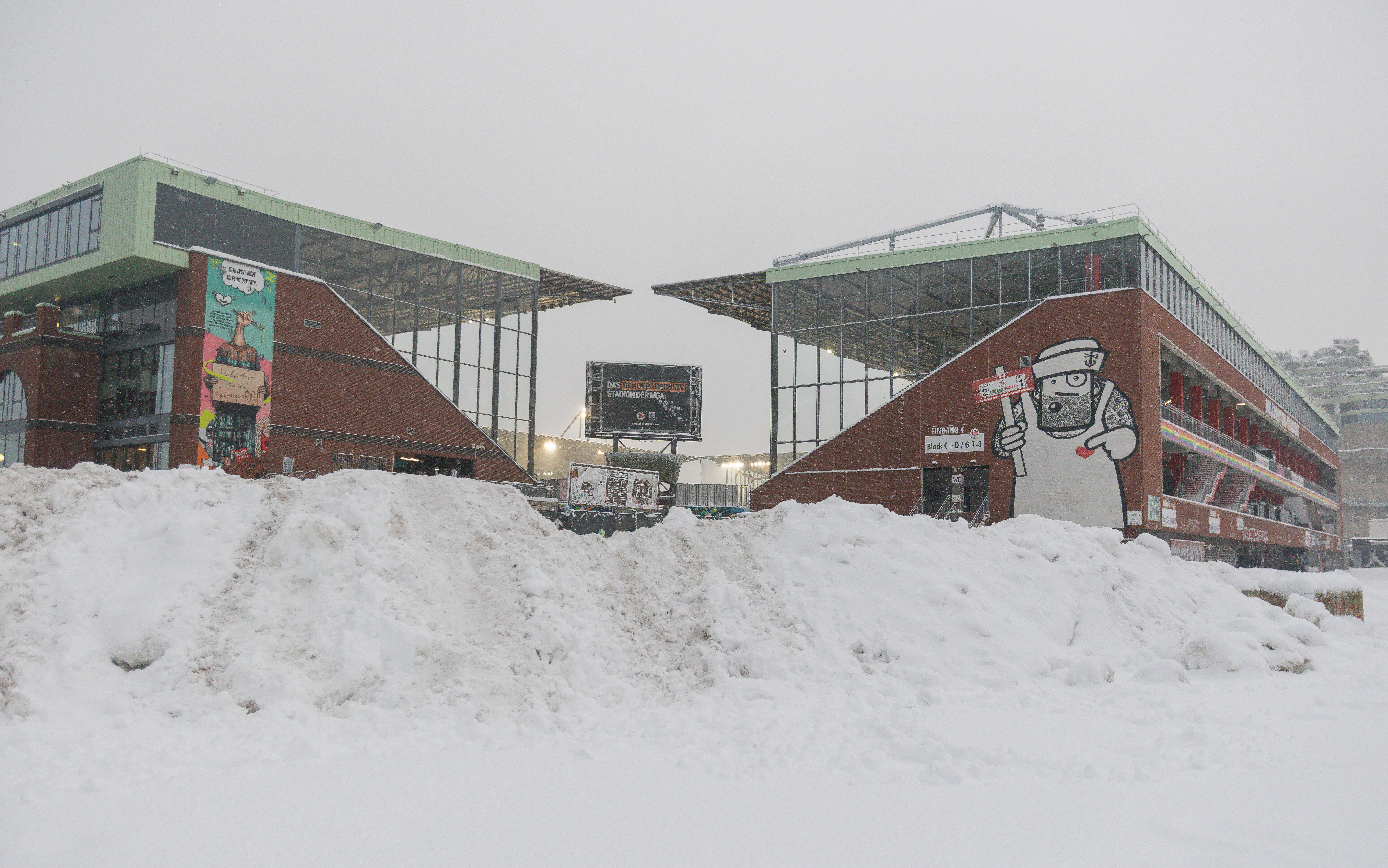 Das verschneite Millerntor-Stadion
