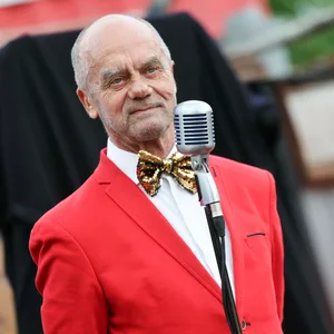 Corny Littmann in Anzug und Fliege