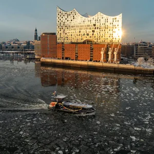 Blick auf die Elphie und Hamburg