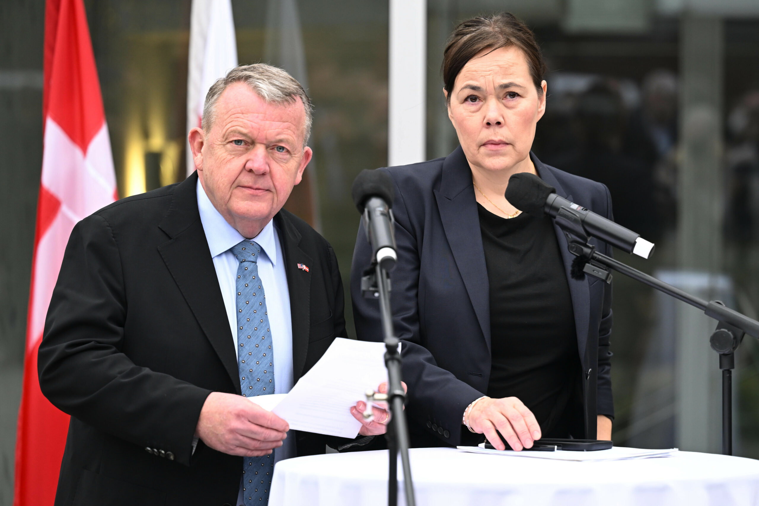 Der dänische Außenminister Lars Løkke Rasmussen (l.) und die grönländische Außenministerin Vivian Motzfeldt.