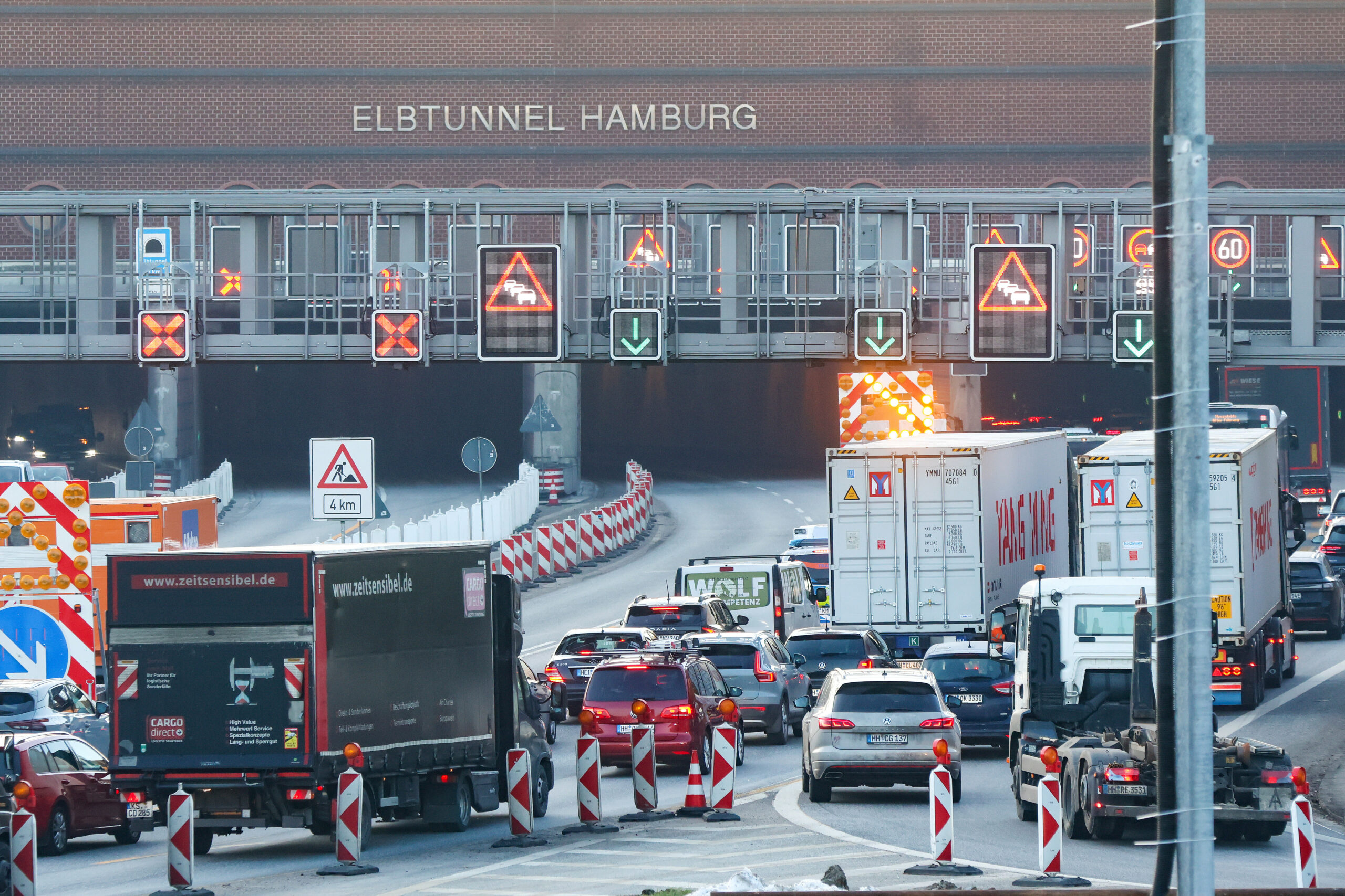 Stau vor dem Elbtunnel (Archivbild).