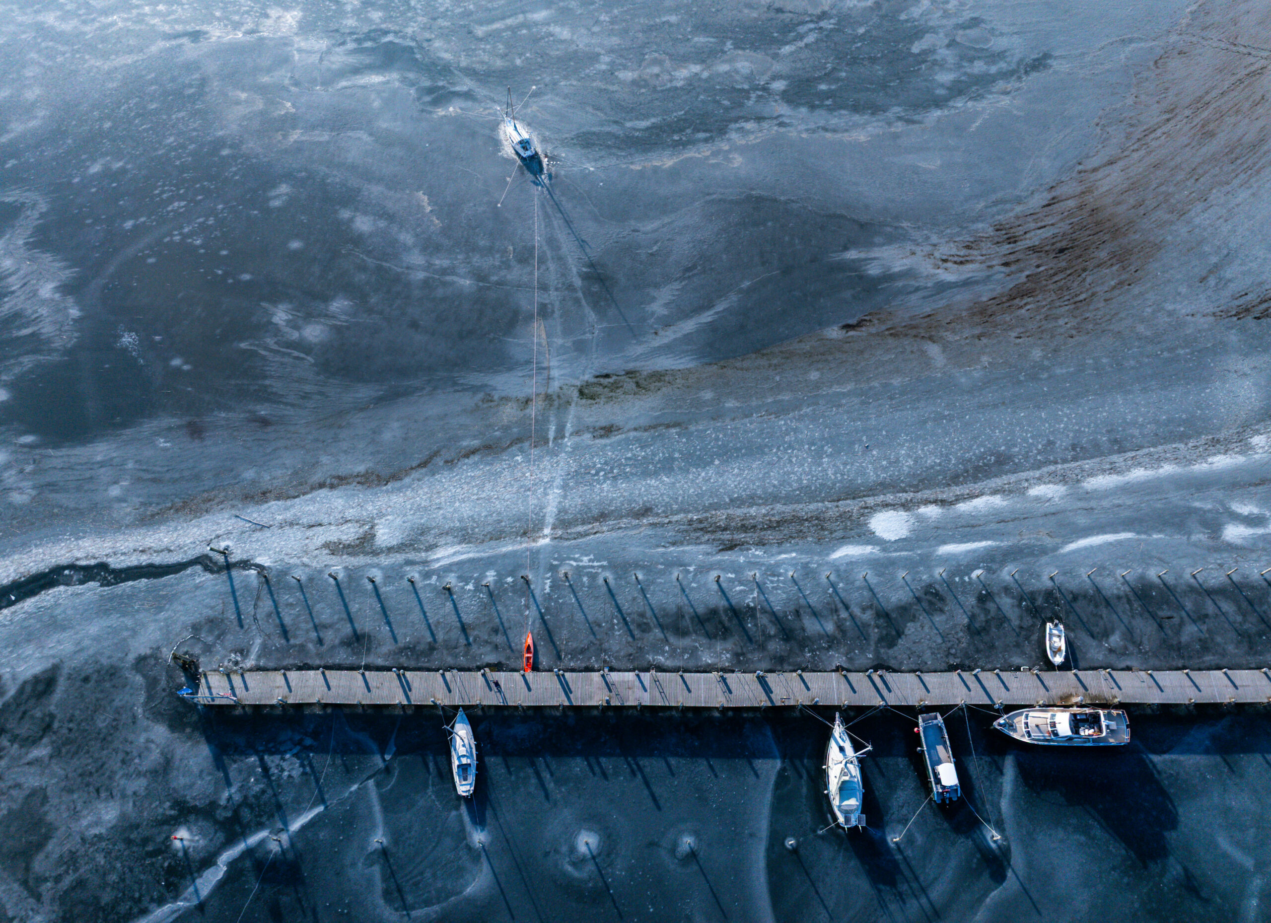 Bei Dauerfrost nehmen die Eisdicken auf der Ostsee vor allem im Osten weiter zu.