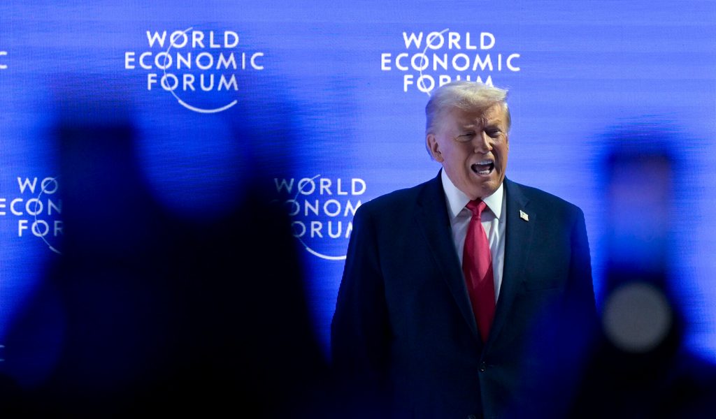 Trump-droht-Iran-mit-riesiger-Flotte-eskaliert-die-Situation-