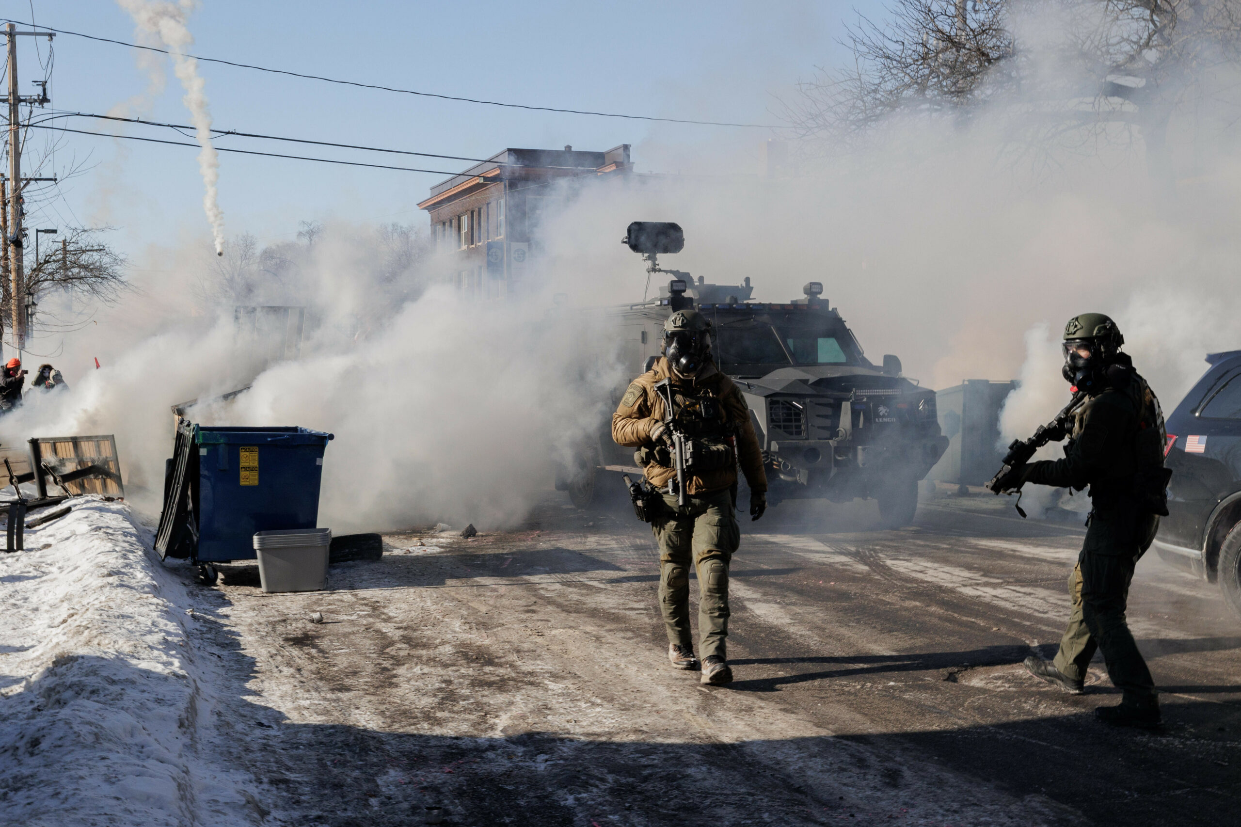 Bundesagenten setzten nach dem tödlichen Schuss auf einen Mann Reizgas ein.