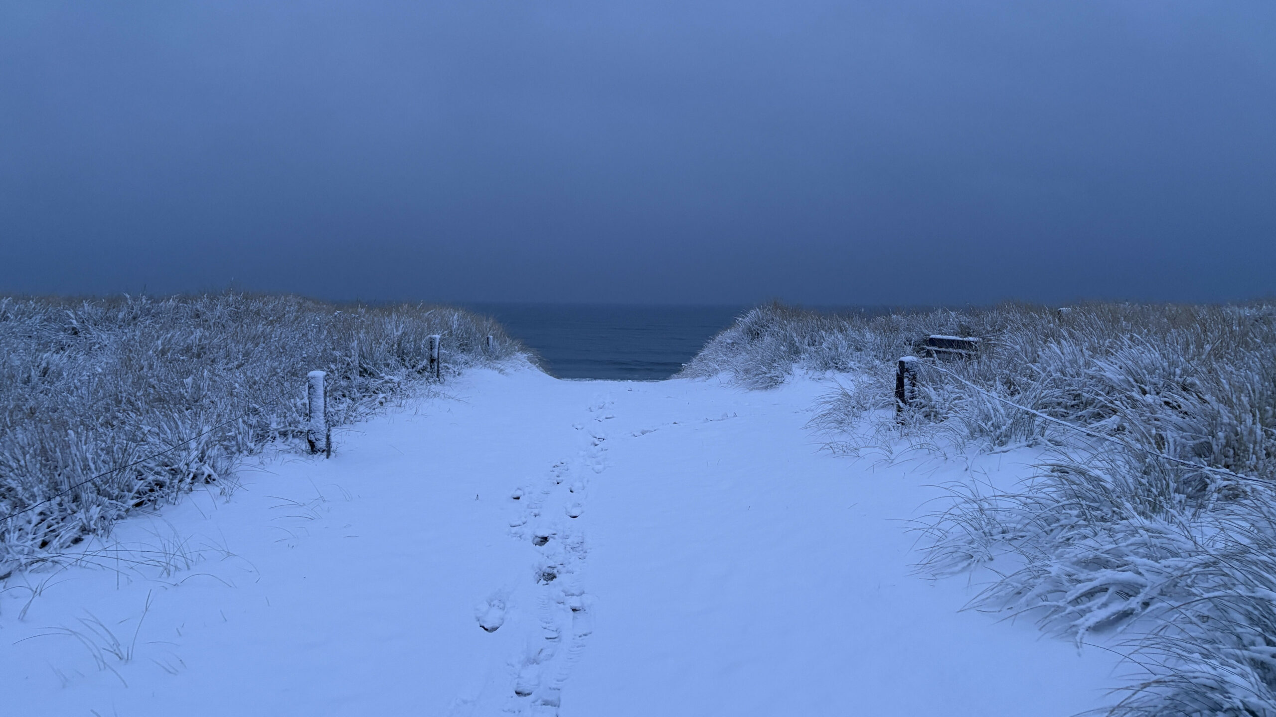 Bei dem Wetter am Strand campieren? Das kann doch keine gute Idee sein!