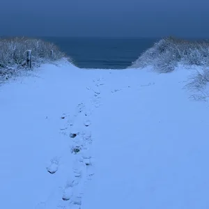 Bei dem Wetter am Strand campieren? Das kann doch keine gute Idee sein!