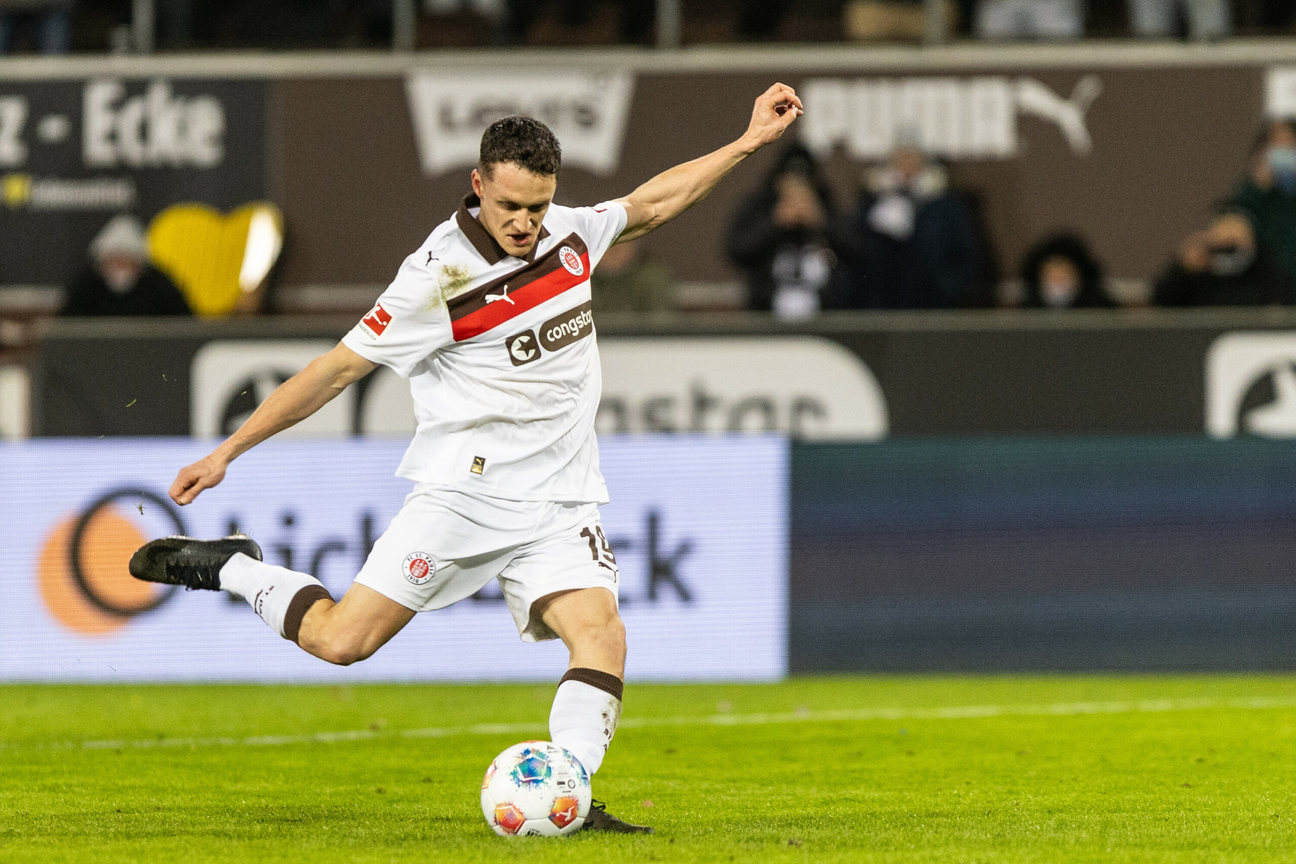 Martijn Kaars beim Elfmeter gegen RB Leipzig