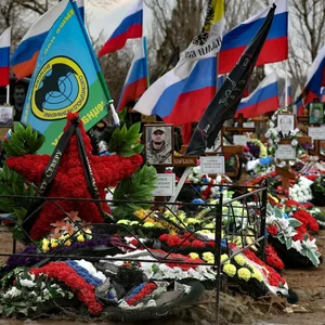 Gräber russischer Soldaten, die in der Ukraine getötet wurden.