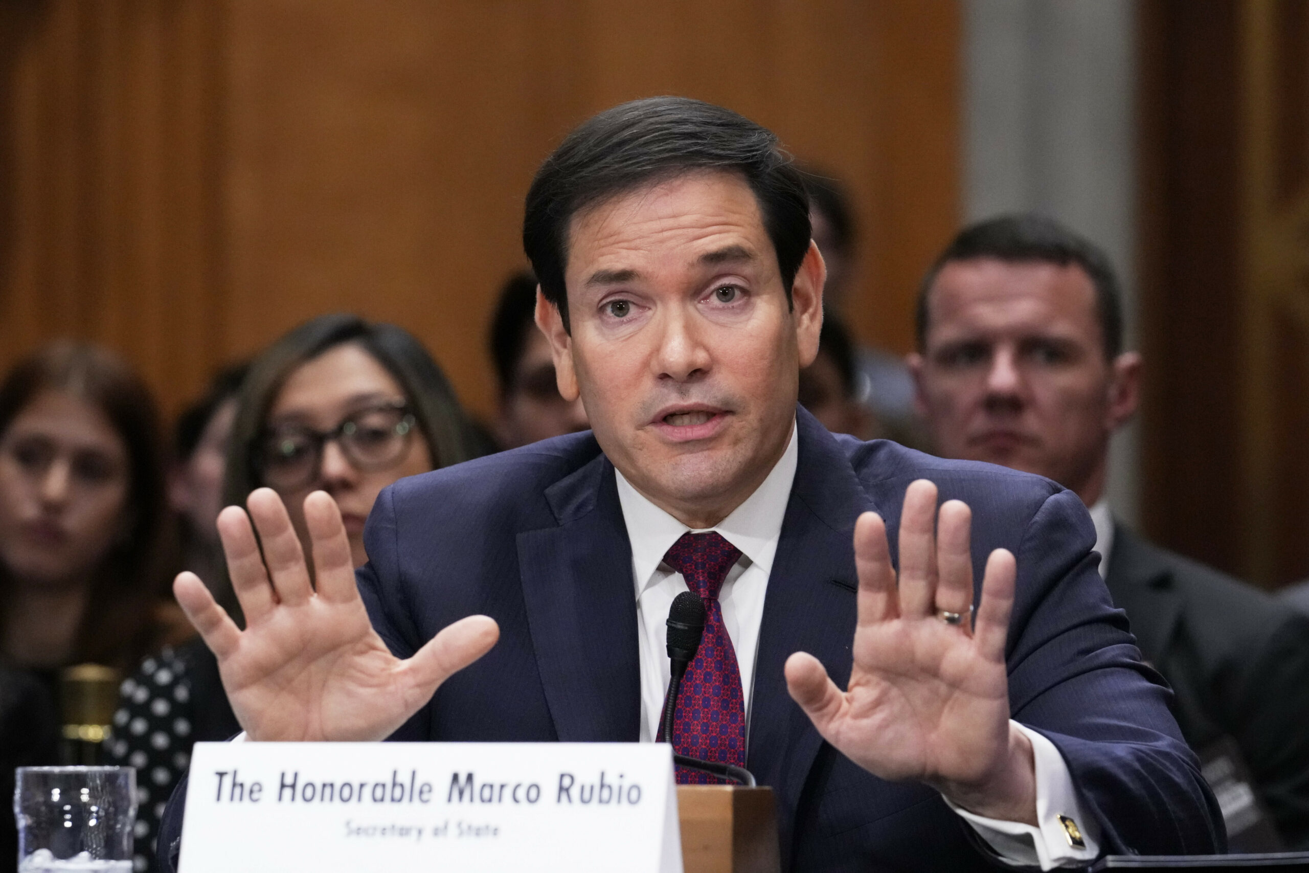 US-Außenminister Marco Rubio vor dem Ausschuss für Auswärtige Beziehungen des US-Senats. Er erläutert die Venezuela-Politik von Präsident Trump. (Archivbild)