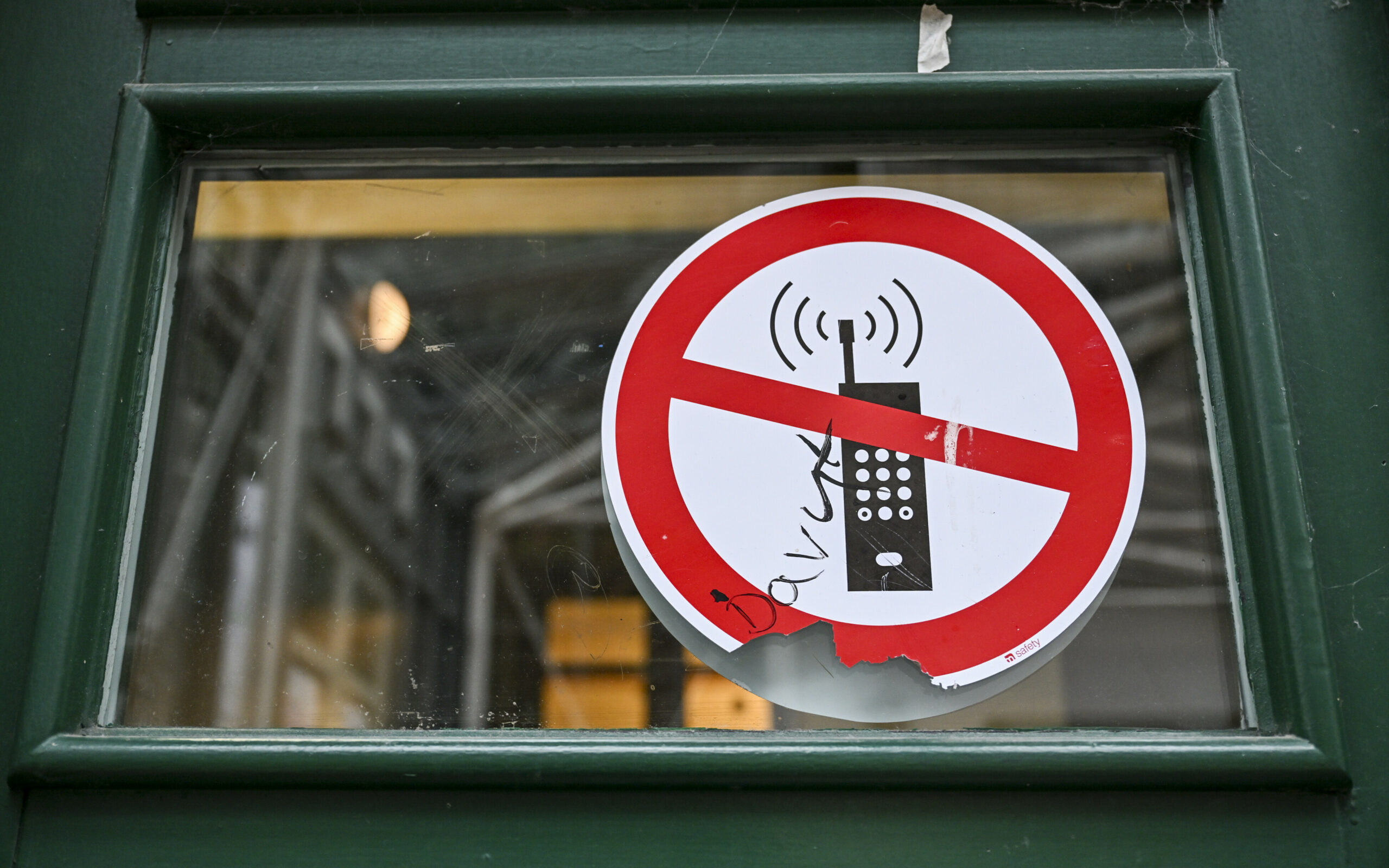 In Schweden soll es ein Handyverbot an Schulen geben. (Symbolbild)