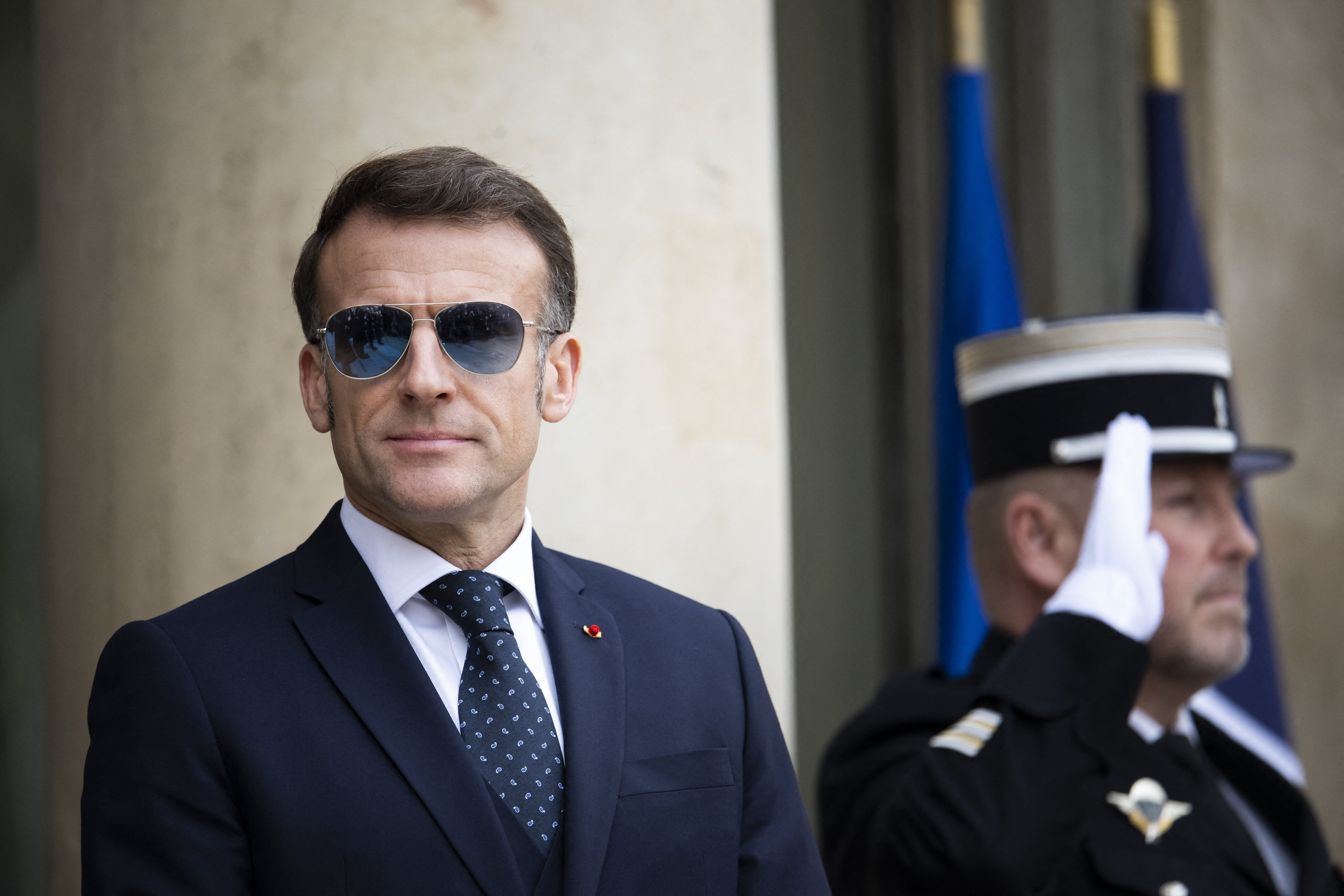 Emmanuel Macron Präsident Frankreich Sonnenbrille
