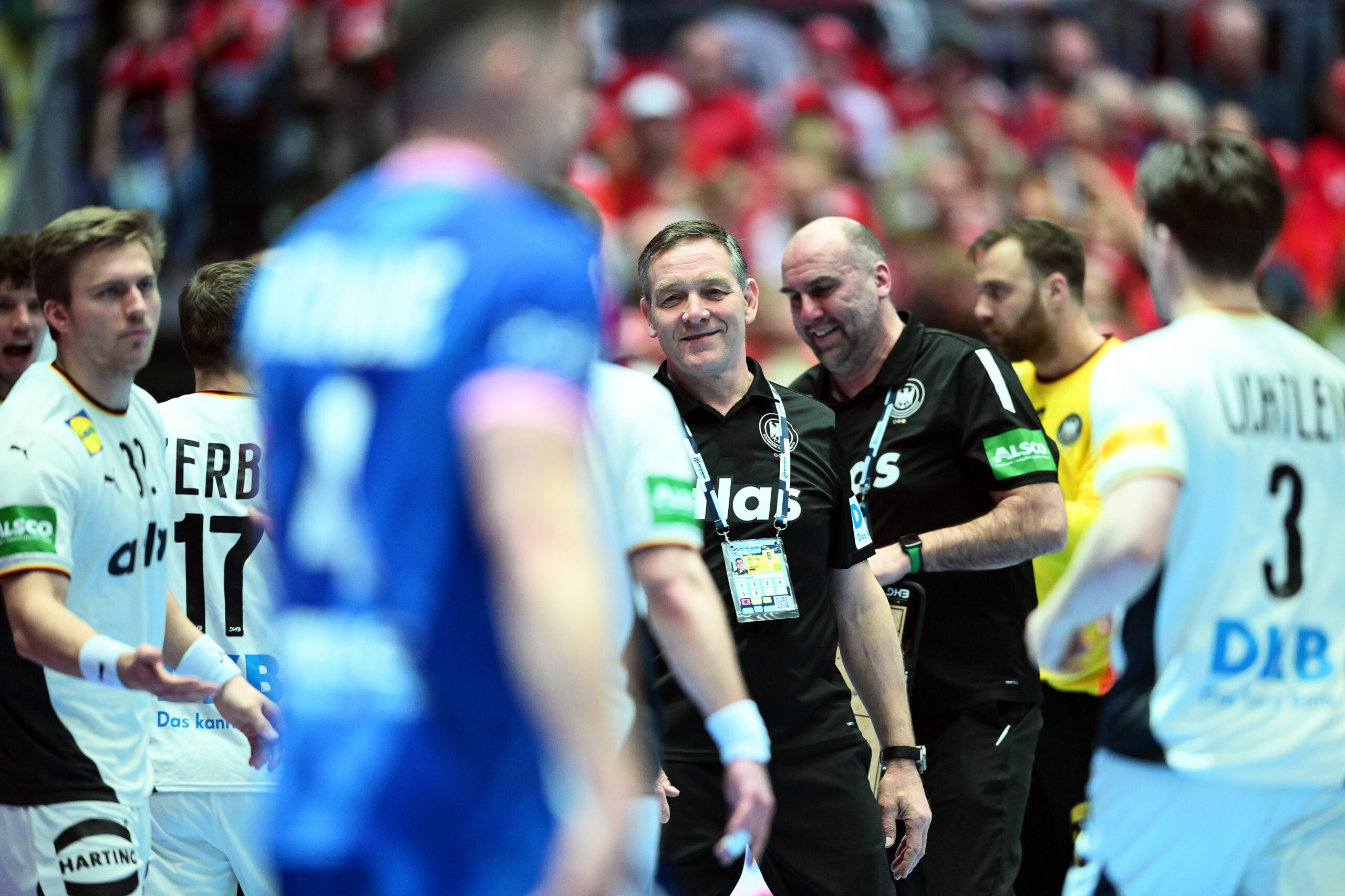 Alfred Gislason lacht in der Auszeit