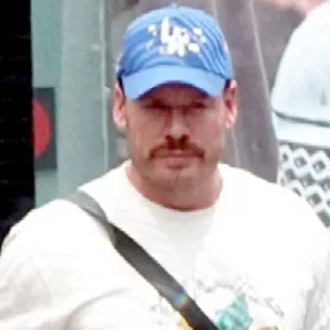 Ryan Wedding mit Mütze