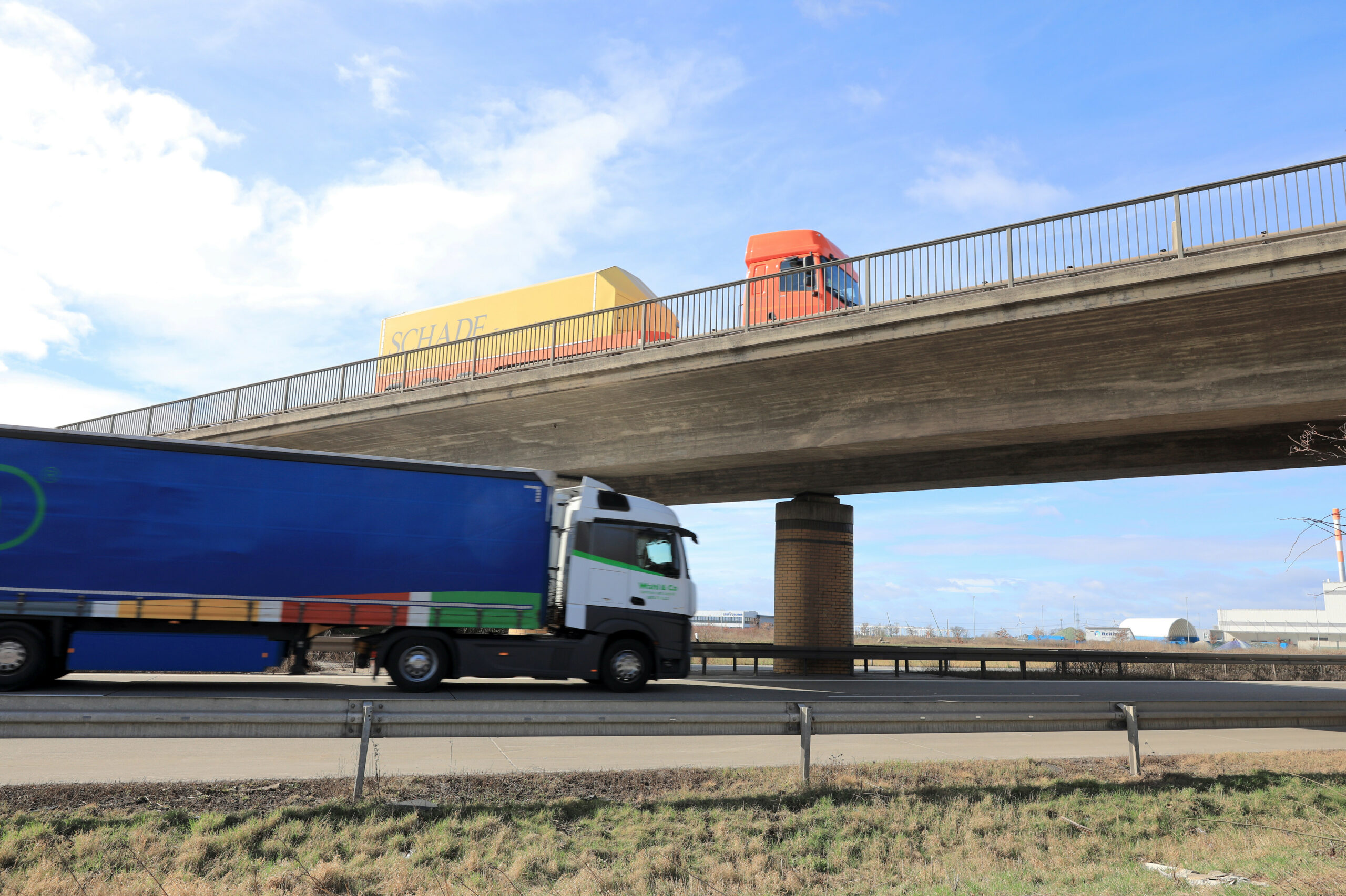 Autobahnbrücke (Symbolbild).