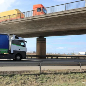 Autobahnbrücke (Symbolbild).