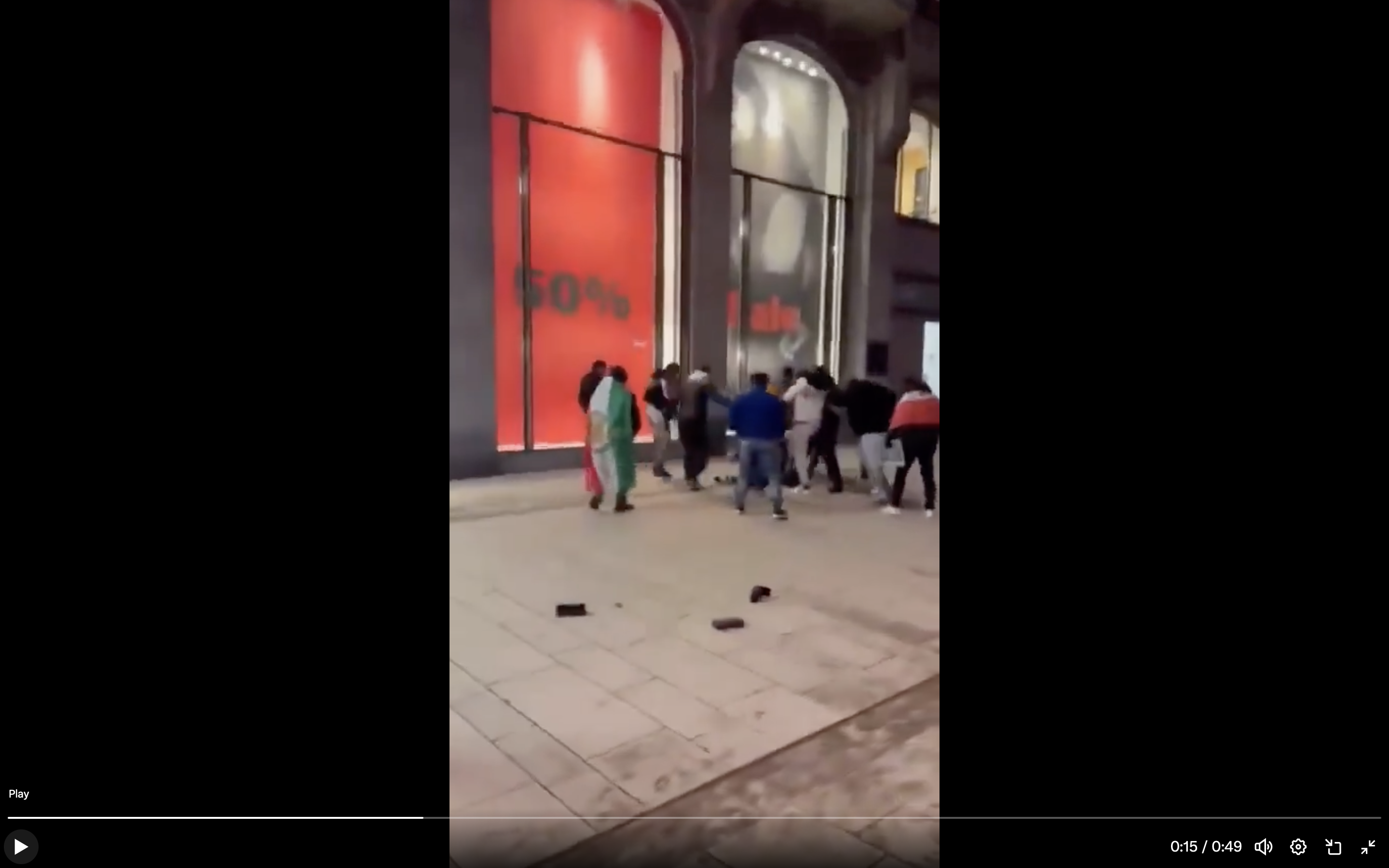 Eine Gruppe vorm Alsterhaus