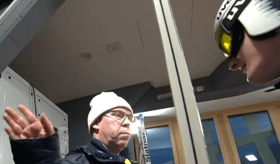 schock-bei-der-skiflug-wm-superstar-prevc-verliert-seine-ski-auf-der-schanze