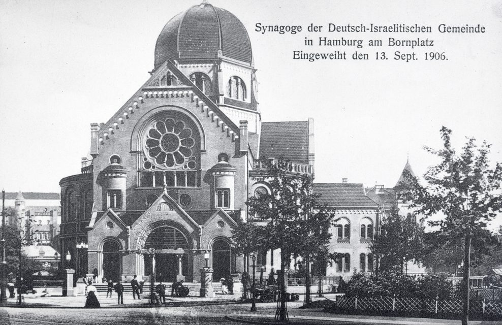 Die Postkarte (um 1906) zeigt die frühere Synagoge am Bornplatz.