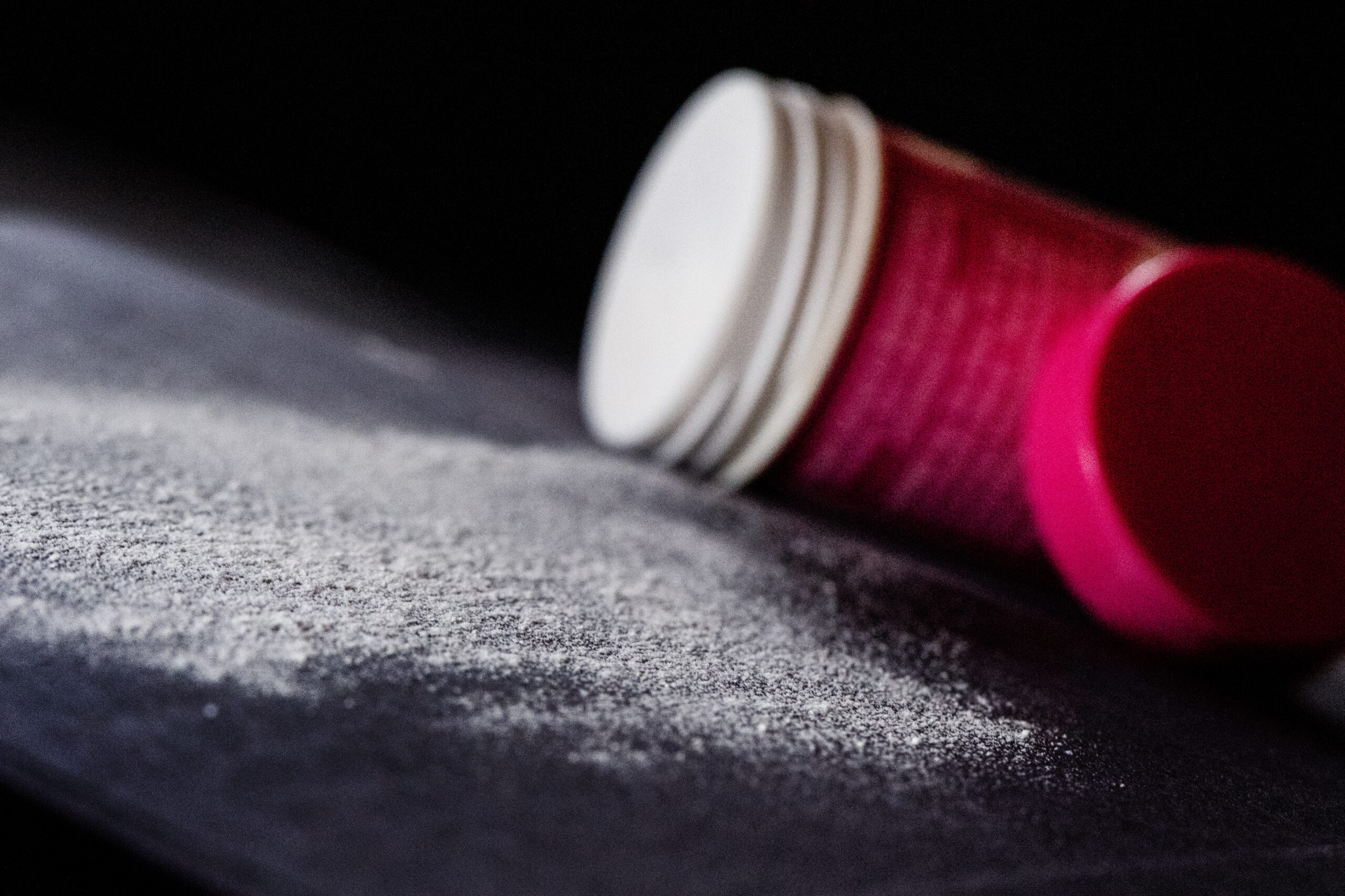 In diversen Trockenshampoos wurden teils gefährliche Schadstoffe festgestellt.