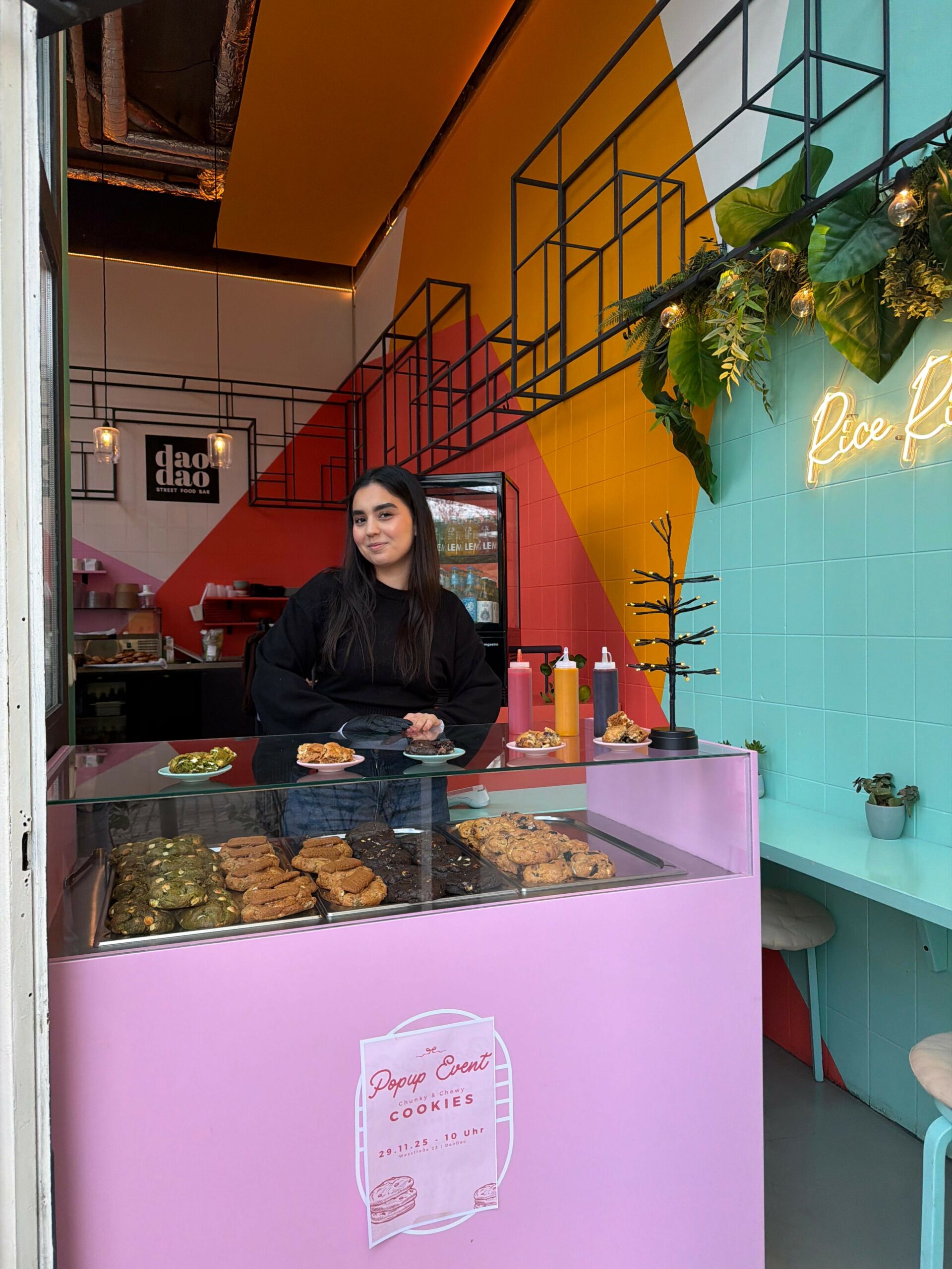 Rojda Kurt (27) verkauft ihre Cookies im „DaoDao“ in der Neustadt.