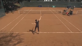 Hacer Abdelkader versucht den Ball zu treffen