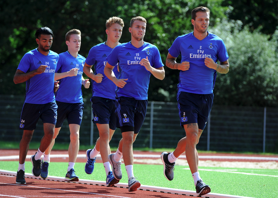 HSV-Profis laufen über die Tartanbahn