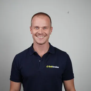 Julian Kirfel, Gründer von Linkbroker, setzt auf die Symbiose aus technologischer Skalierung und digitaler Autorität.