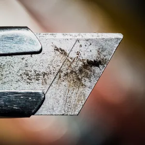 Ein Cuttermesser in Nahaufnahme