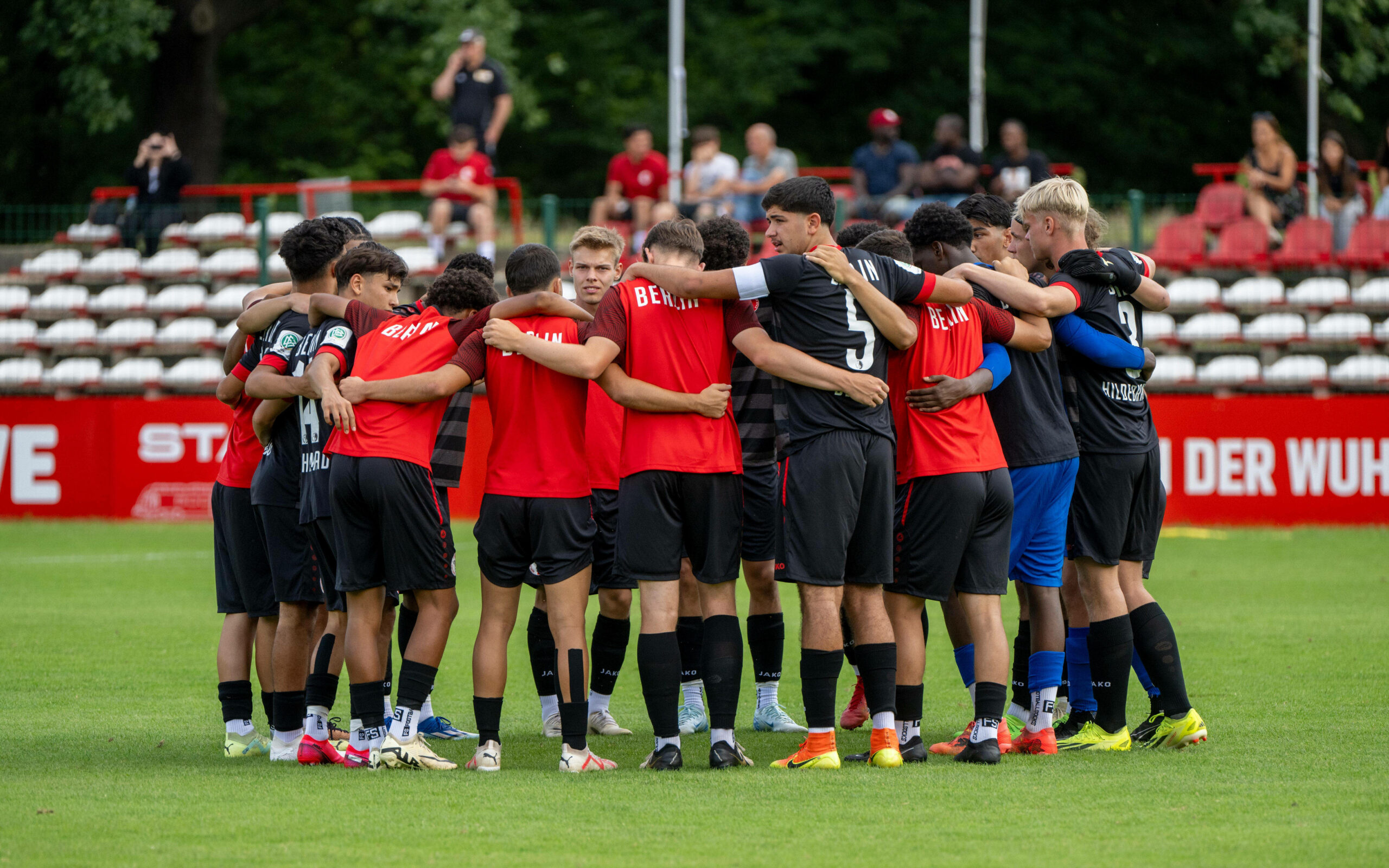 Die U19 des Berliner AK im Mannschaftskreis