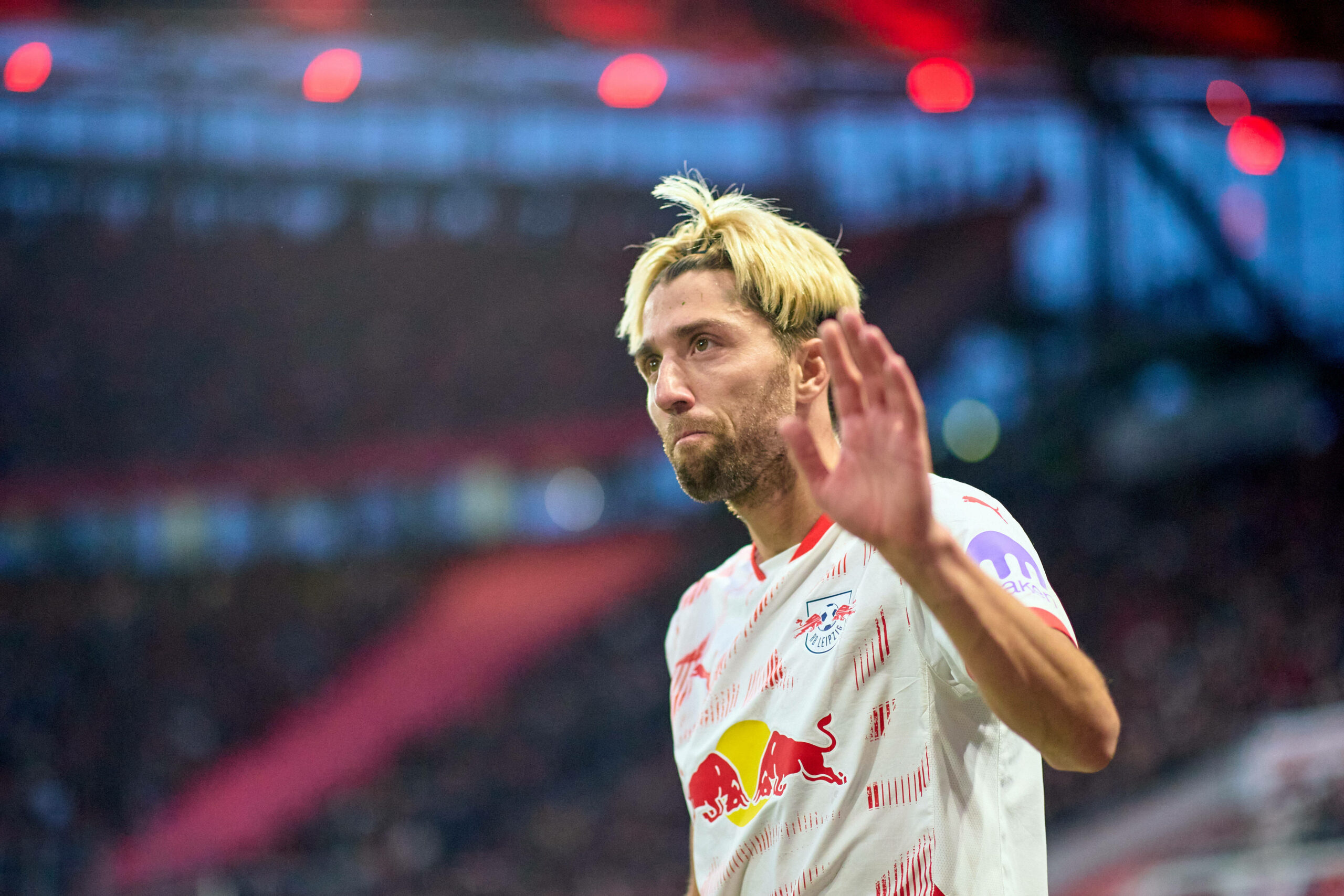 Kevin Kampl winkt