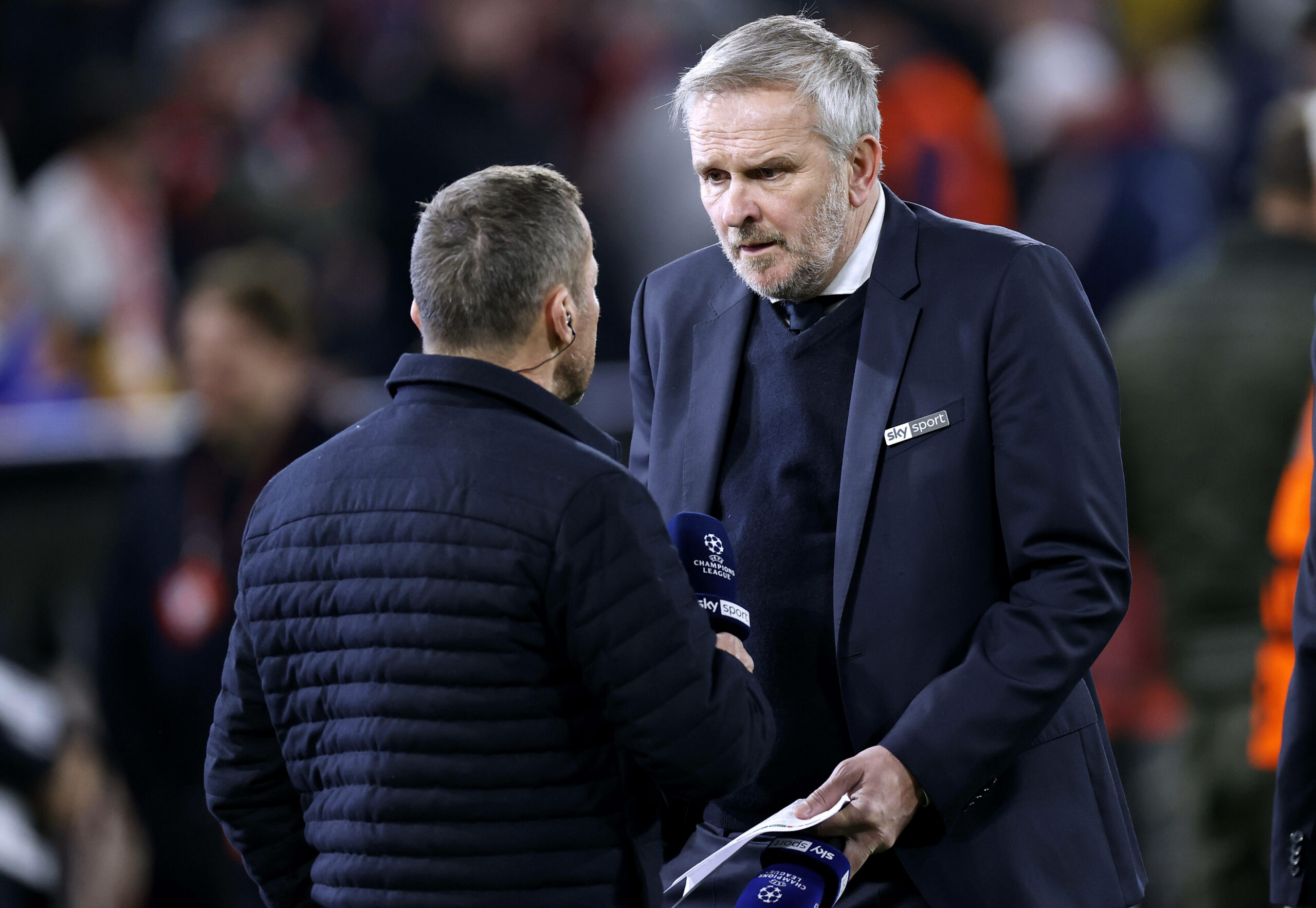 Lothar Matthäus im Stadion im Gespräch mit Didi Hamann