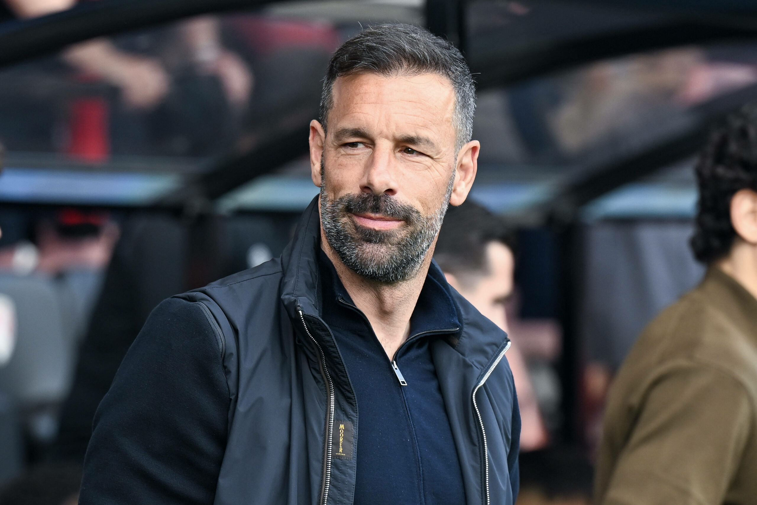 Ruud van Nistelrooy guckt zur Seite.