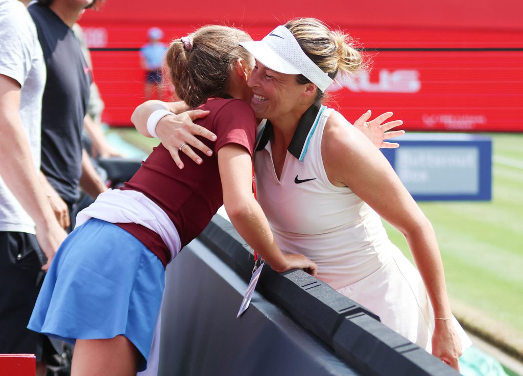 Tatjana Maria umarmt Tochter