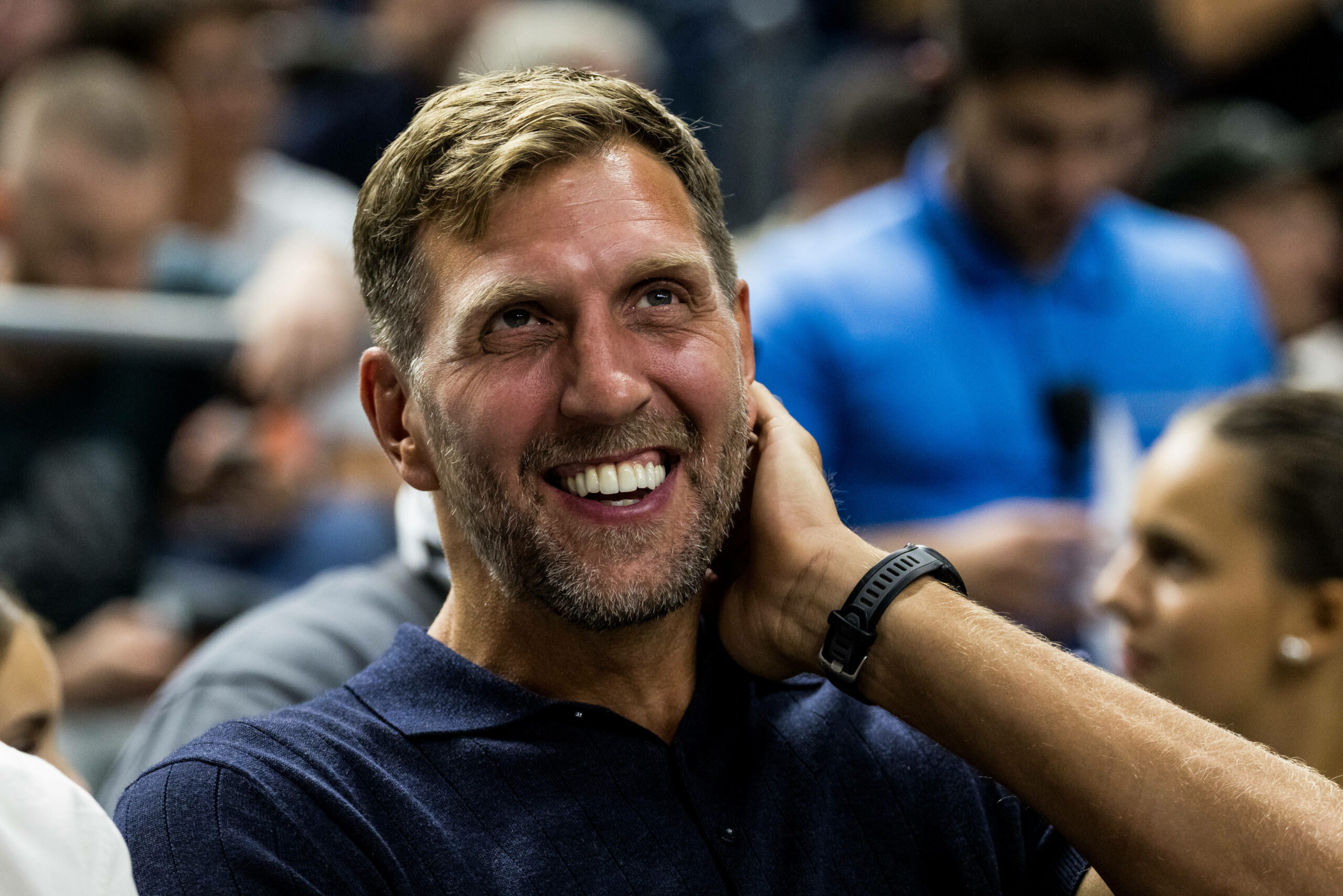 Dirk Nowitzki lacht