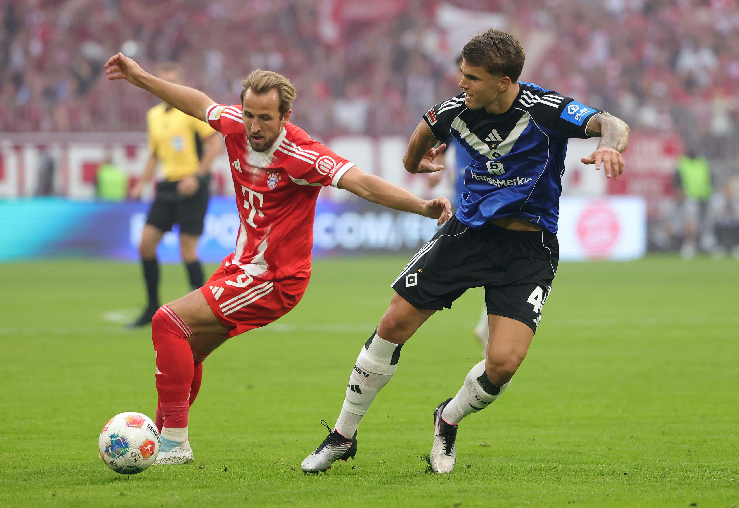 Harry Kane im Zweikampf mit Luka Vuskovic